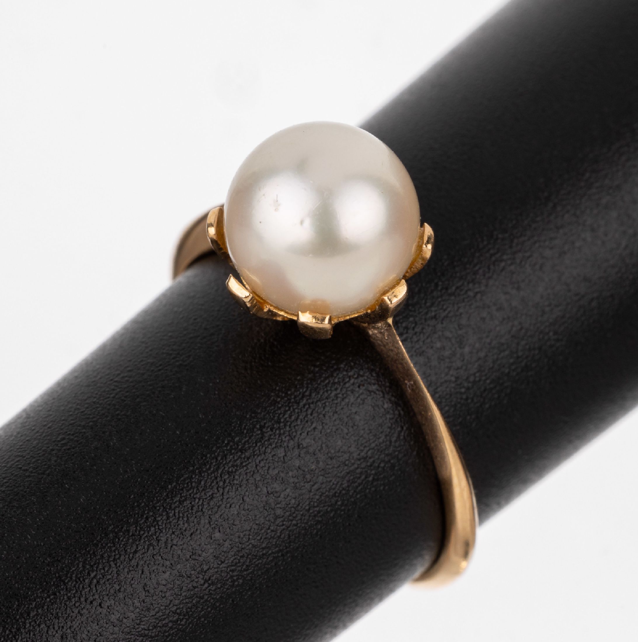 18 kt Gold Perl-Ring, GG 750/000, schlicht,Akoyazuchtperle, D. ca. 8.3 mm, RW 54, ca. 2.7g