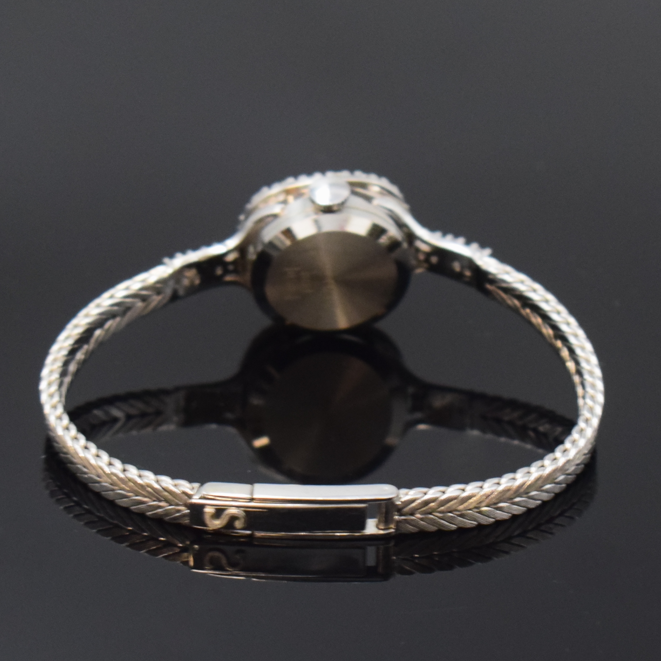 Detail b: SAVAL Damenarmbanduhr in WG 585/000 mit Diamanten, quarz, Schweiz um 1975, Boden aufgedr., silb. Zifferbl. m. aufgel. Indizes, Anz. v. Std. und Min., ...