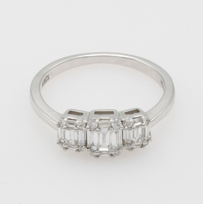 26730598a - Ring mit Diamanten und Brillanten