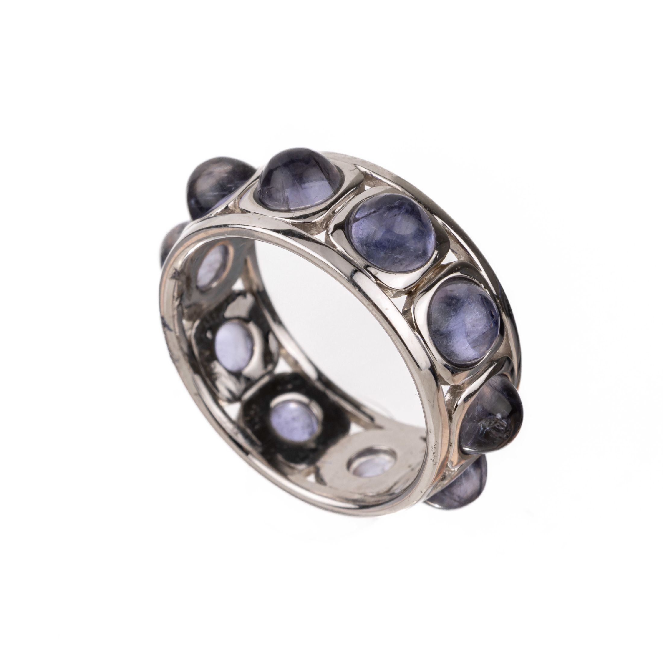 Ausgefallener 18 kt Gold Iolith-Ring, WG 750/000, umlaufend mit Iolith-Cabochons zus. ca. 4.96 ct, ca. 7.1 g, RW 56