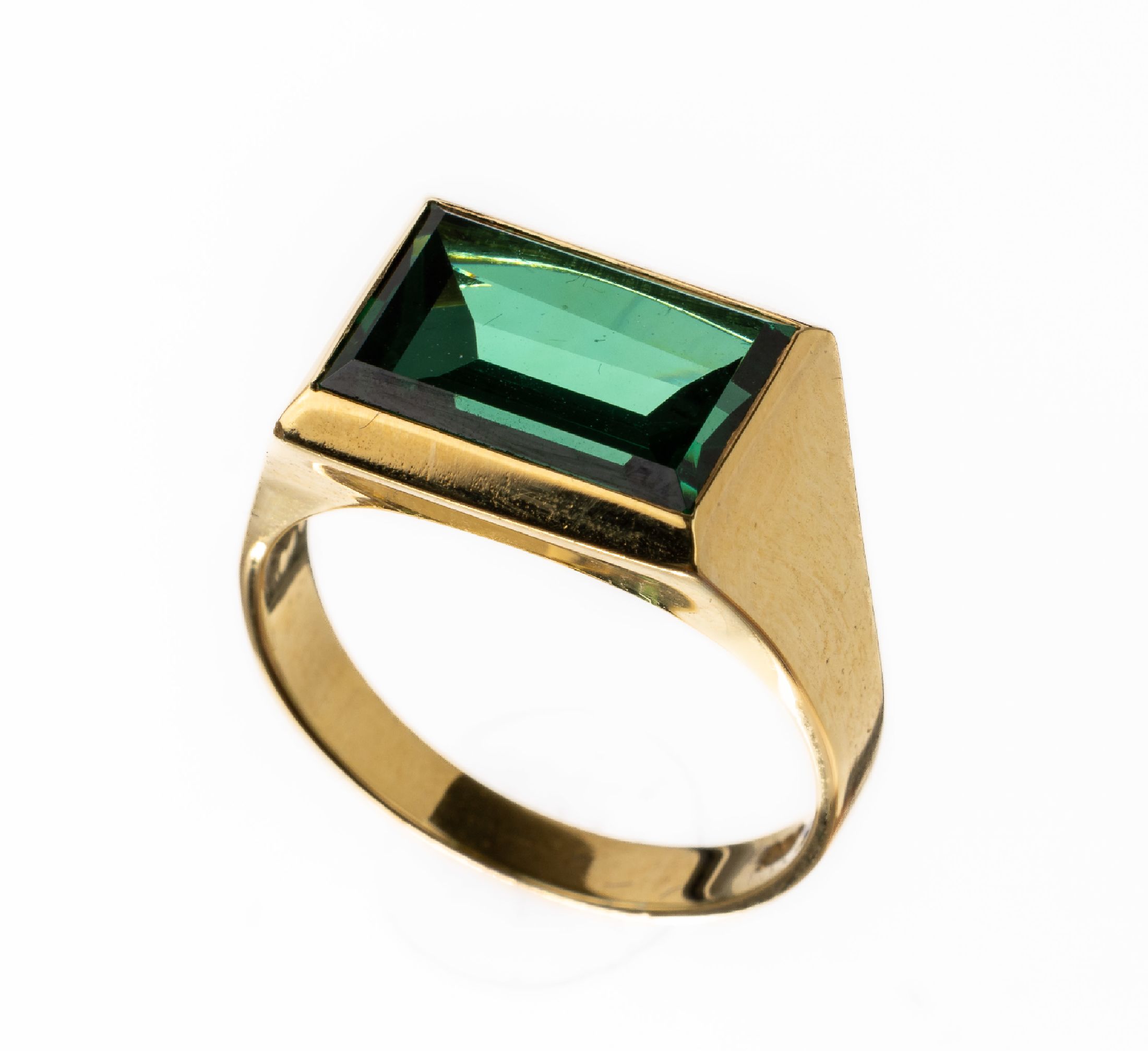 14 kt Gold Spinell-Ring, GG 585/000, nat. Spinell im Emerald Cut von intensiver grüner Farbe ca. 4.0 ct, ca. 6.2 g, RW 56