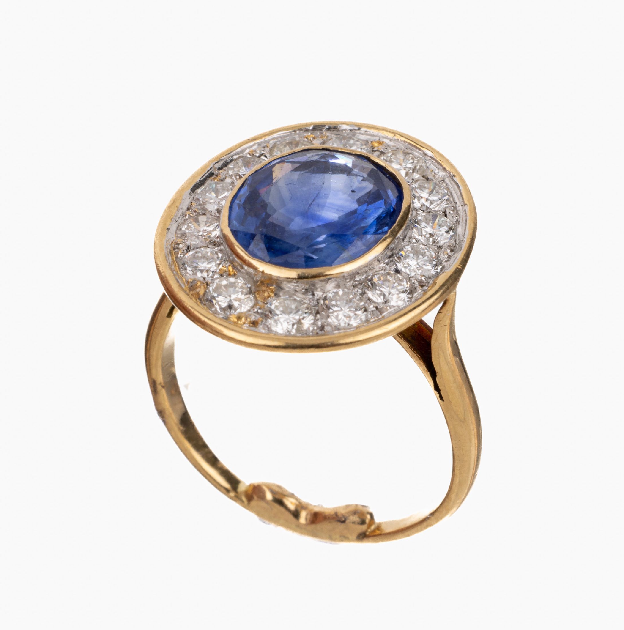 18 kt Gold Saphir-Brillant-Ring, GG 750/000, ovalfacett. Saphir ca. 3.0 ct, Brillanten zus. ca. 0.60 ct Weiß/si, ca. 5.6 g, RW 52