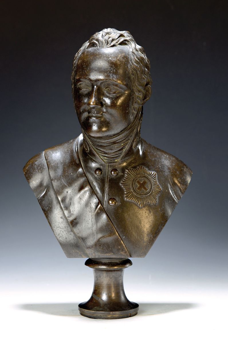 Büste, deutsch, um 1900-1910, Porträt eines Mannes in Uniform mit hohem Kraken, Sockel ergänzt, Höhe ca. 35cm