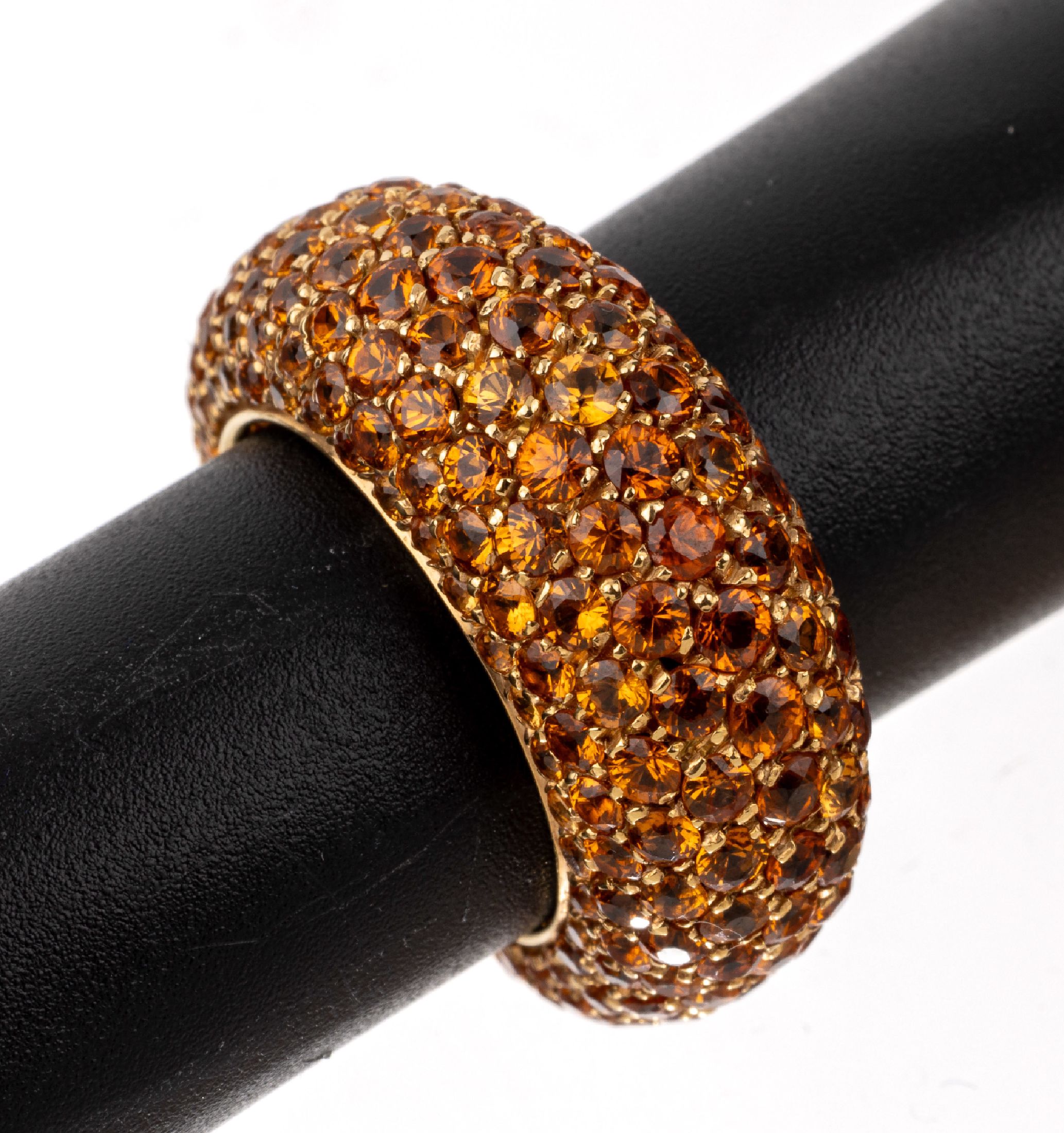18 kt Gold Saphir-Ring, GG 750/000, verlaufende Ringschiene, rundfacett. orangefarb. Saphire zus. ca. 6.0 ct, ca. 8.5 g, RW 53, ausgefallen