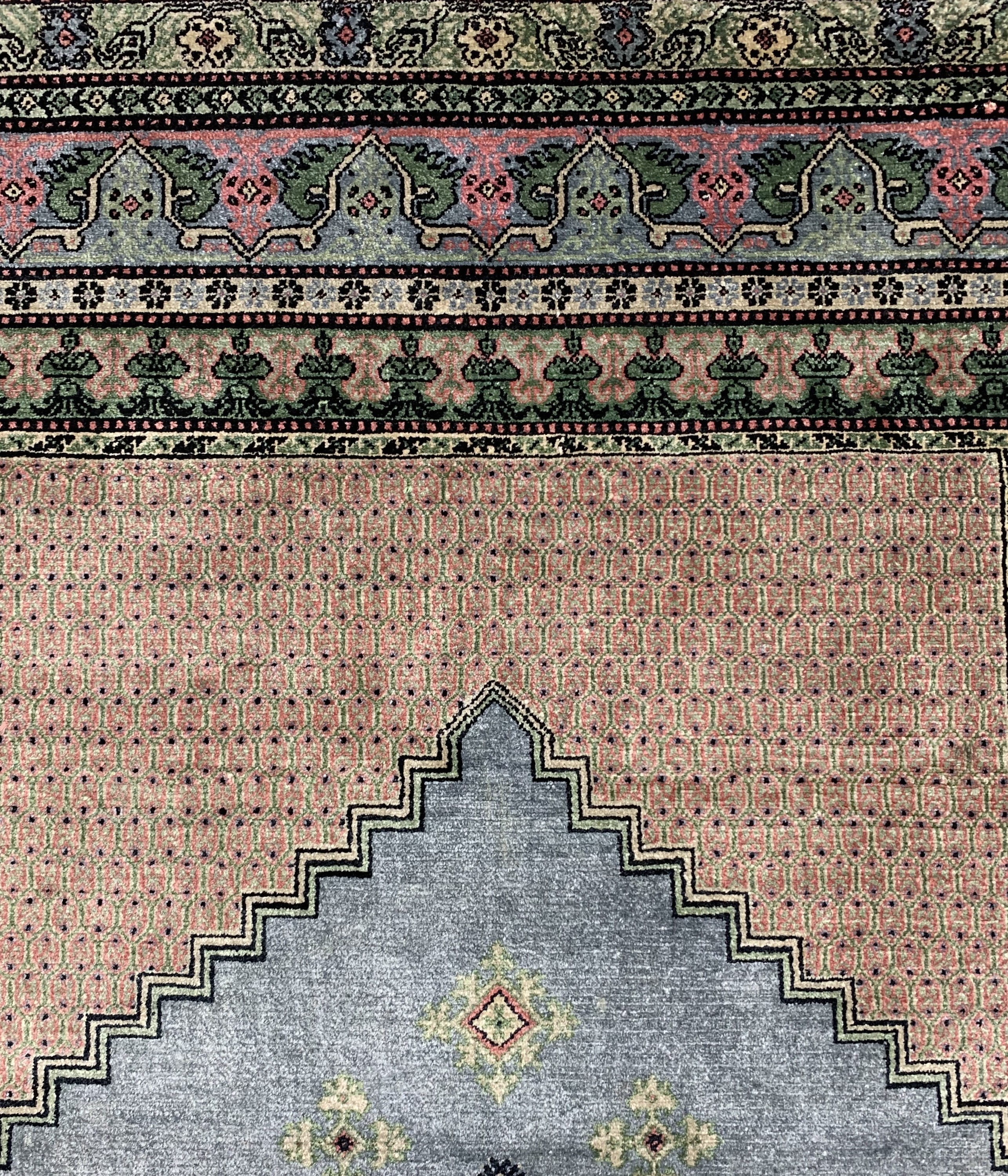 Detail c: Tunesischer Seidenteppich, ca. 50 Jahre, merzerisierte Baumwolle, ca. 185 x 120 cm, EHZ: 2