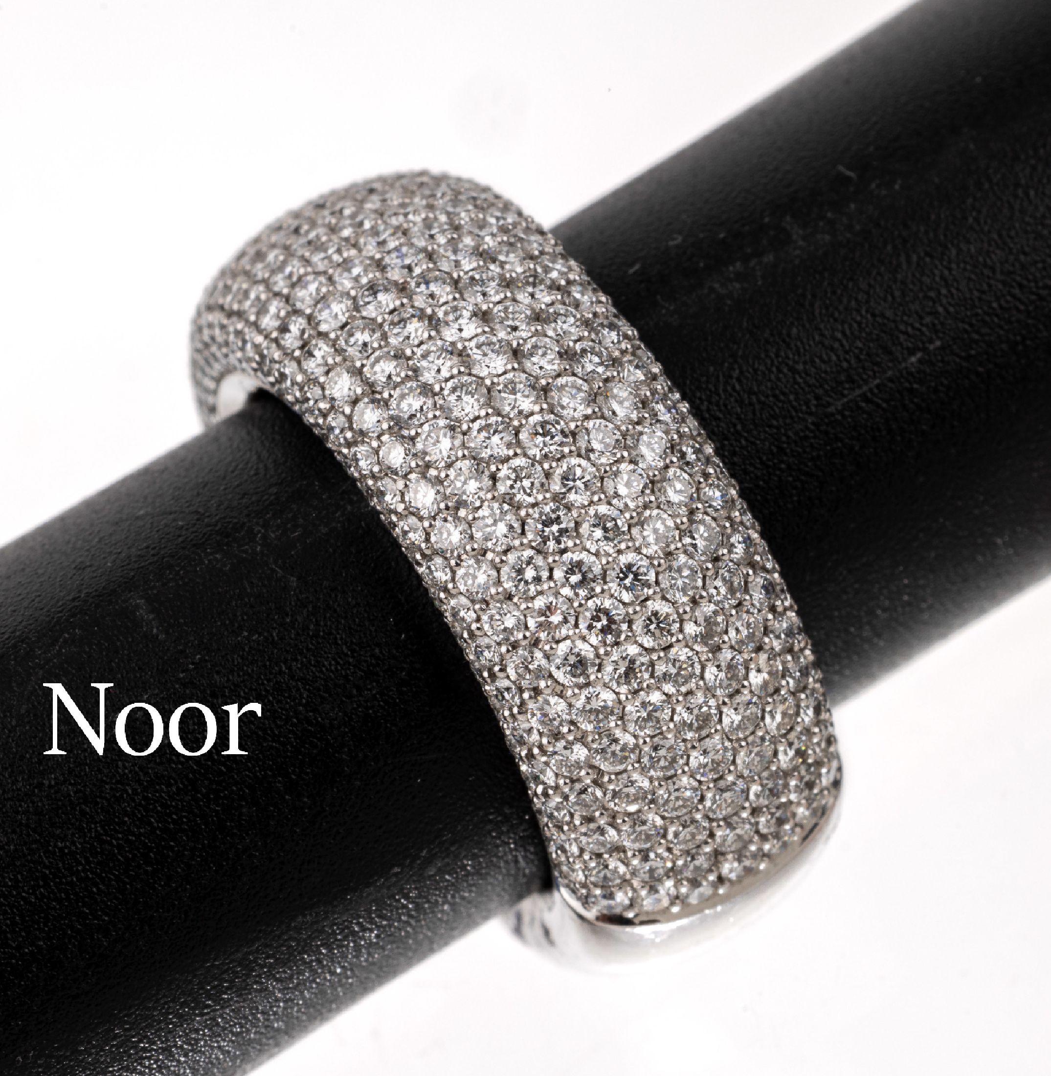 Massiver 18 kt Gold NOOR Brillant-Ring, WG 750/000, Brillanten zus. ca. 2.85 ct (grav.) Weiß/si, ca. 16.8 g, RW 55