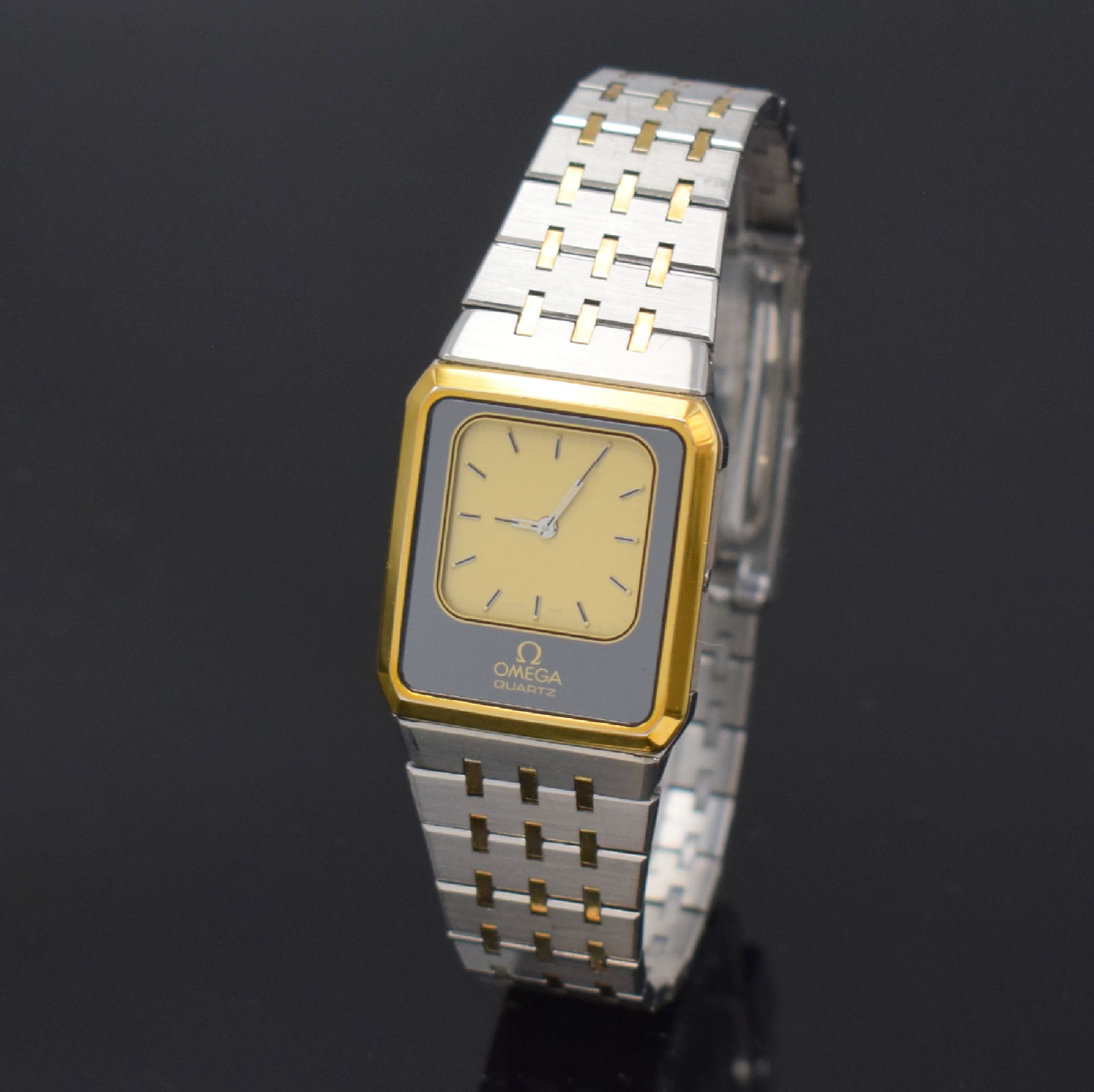 OMEGA Equinoxe Multi-Funktions Armbanduhr in Stahl Referenz 186.0013 , Schweiz um 1980, quartz, rechteck. Wendegeh. teils verg., integr. Stahlband, ...