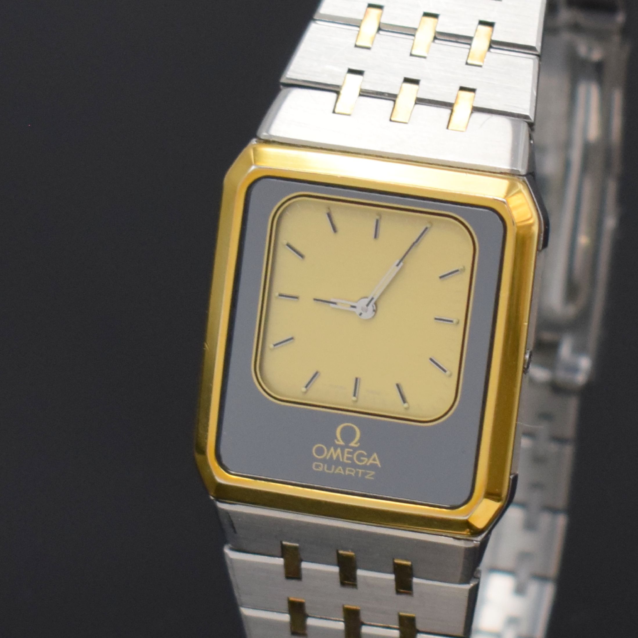 Detail a: OMEGA Equinoxe Multi-Funktions Armbanduhr in Stahl Referenz 186.0013 , Schweiz um 1980, quartz, rechteck. Wendegeh. teils verg., integr. Stahlband, ...