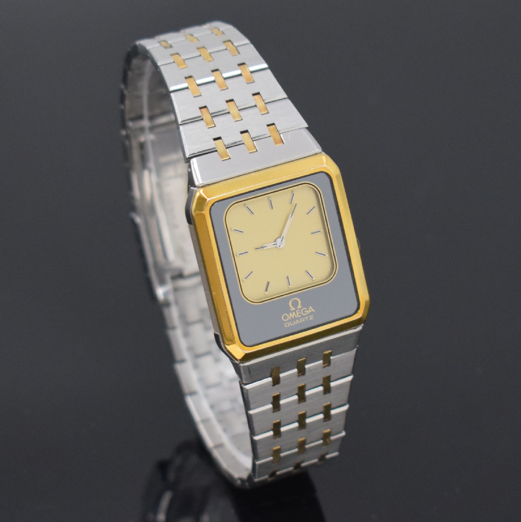 Detail d: OMEGA Equinoxe Multi-Funktions Armbanduhr in Stahl Referenz 186.0013 , Schweiz um 1980, quartz, rechteck. Wendegeh. teils verg., integr. Stahlband, ...