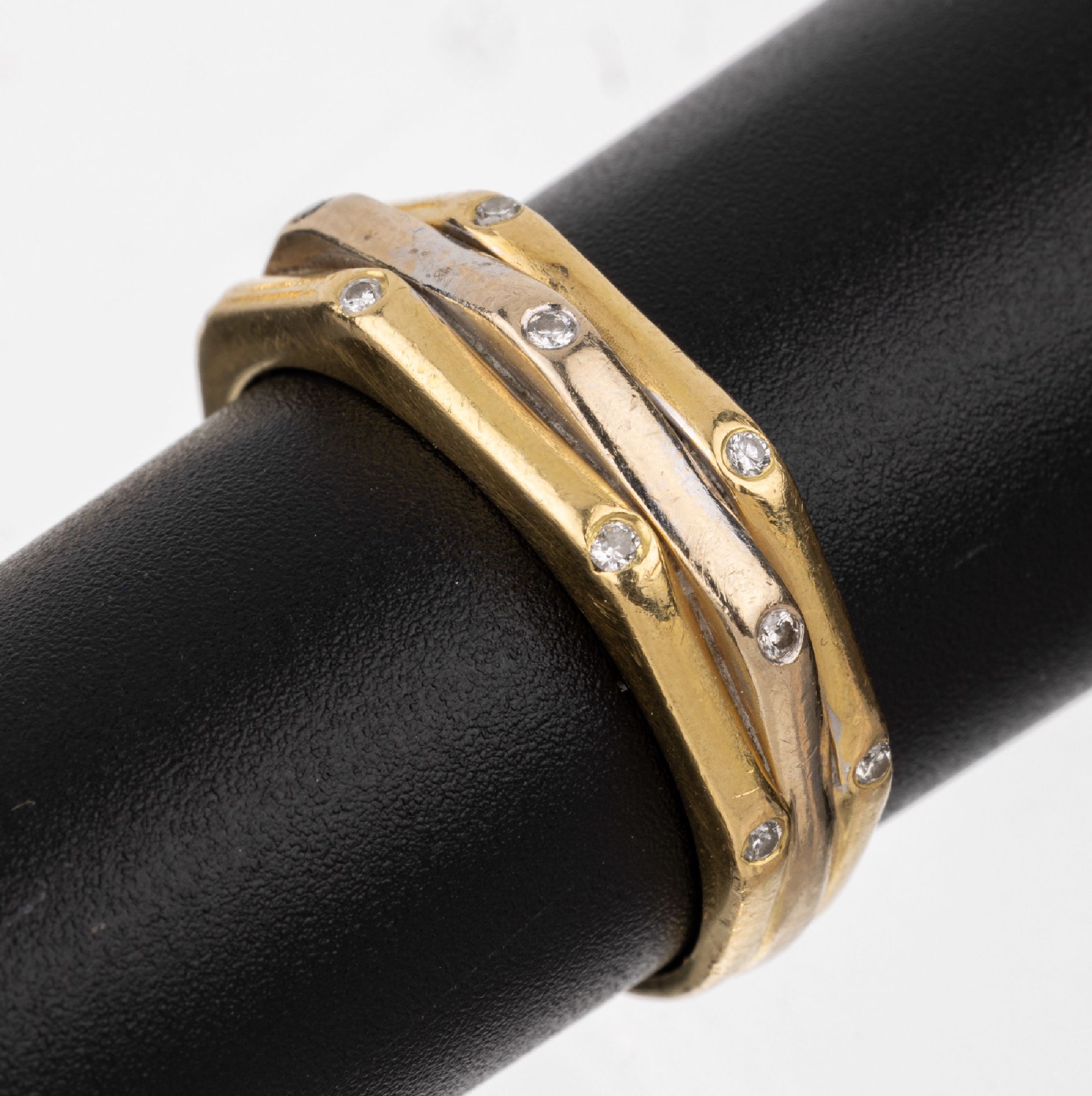18 kt Gold Brillant-Ring, GG/WG 750/000, außergewöhnliche Gestaltung, 11 Brillanten zus. ca. 0.11 ct Weiß/si, RW 60, ca. 8.1 g