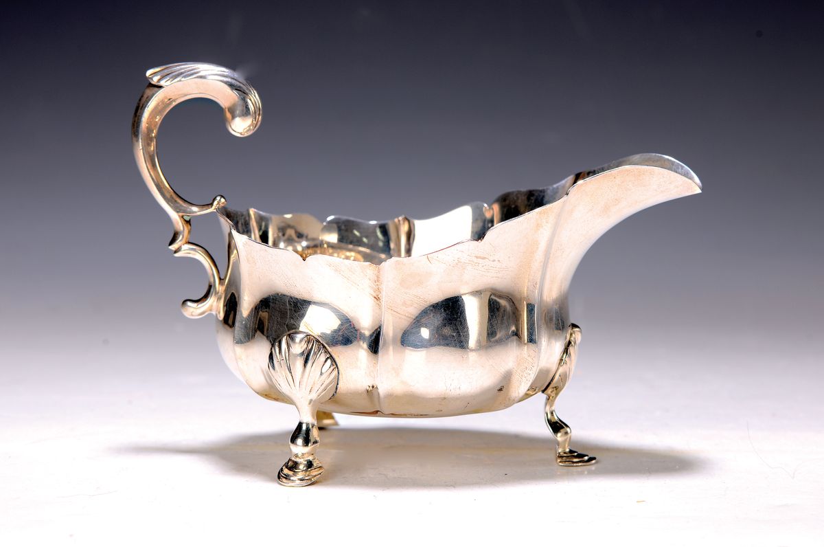 Sauciere, England, um 1900, Sterling Silber,Barockstil, auf vier Füßen stehend, H. ca. 11.5cm, ca. 275 g.
