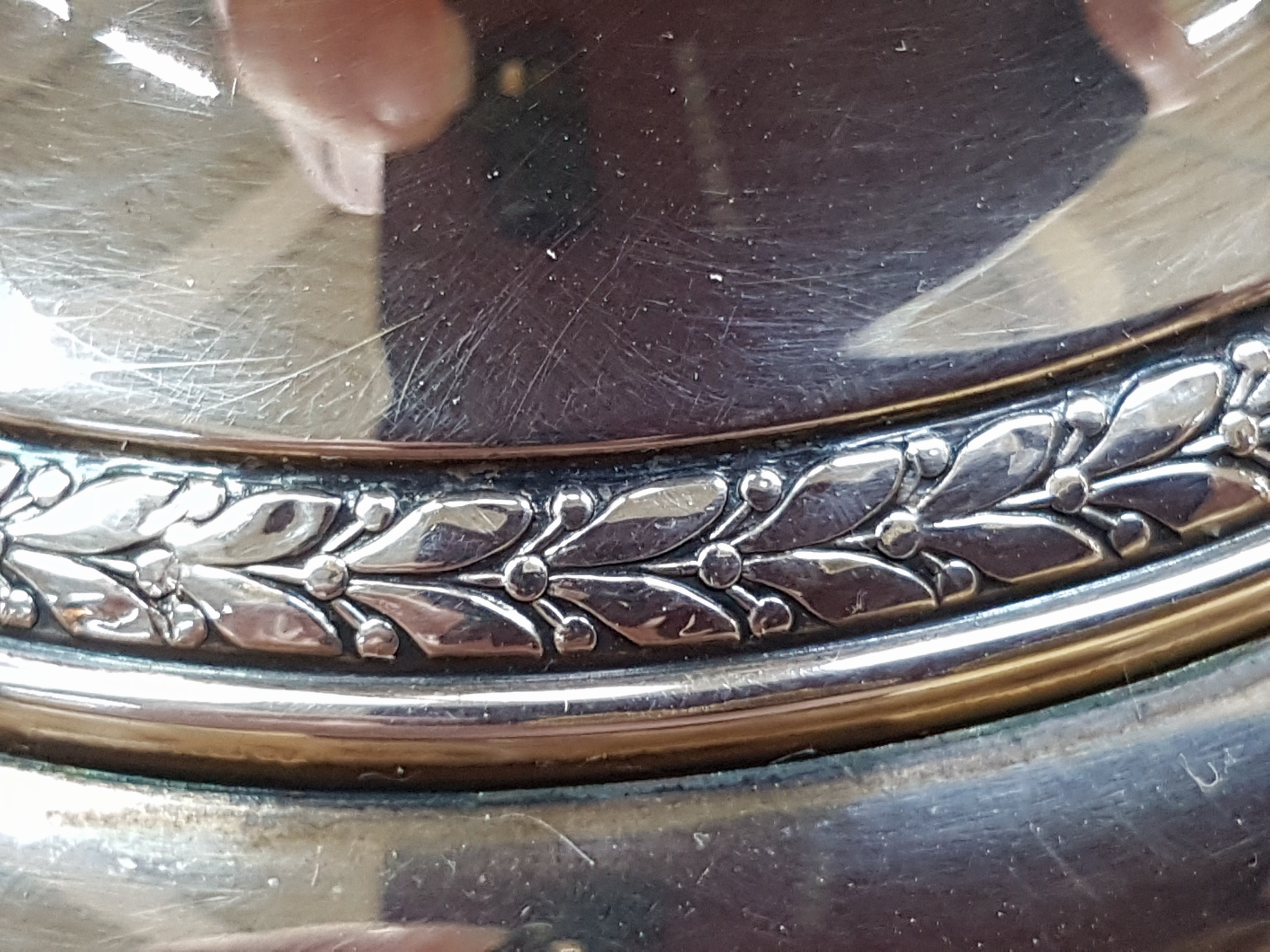Detail k: Kaffeekanne, London, 1950er Jahre, Sterling Silber, Empirestil, Palmblatt- und Akanthusdekor, auf vier Füßen stehend, Perlrand, H. ca. 23cm, ca. ...