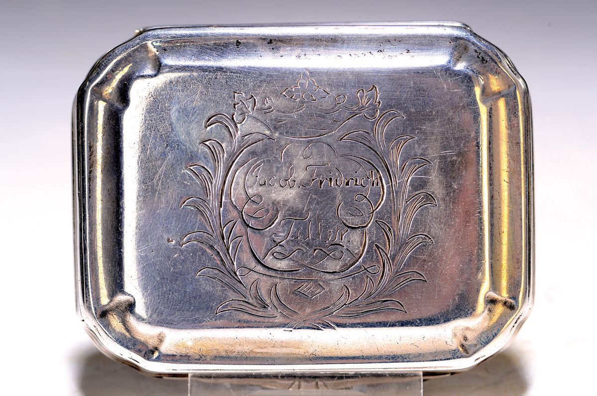 Detail a: Schnupftabakdose Tabatière, deutsch, Augsburg, 1760er Jahre, Silber, innen vergoldet, Meistermarke Johann Christoph Stenglein Augsburg, fein ...