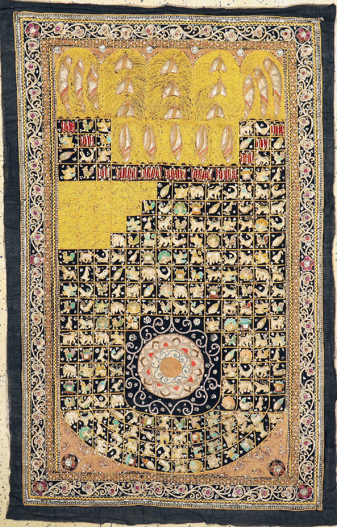 Wandbehang"Stickerei", Asien, um 1920, Metall & Steinverziert, ca. 170 x 110 cm, EHZ:2