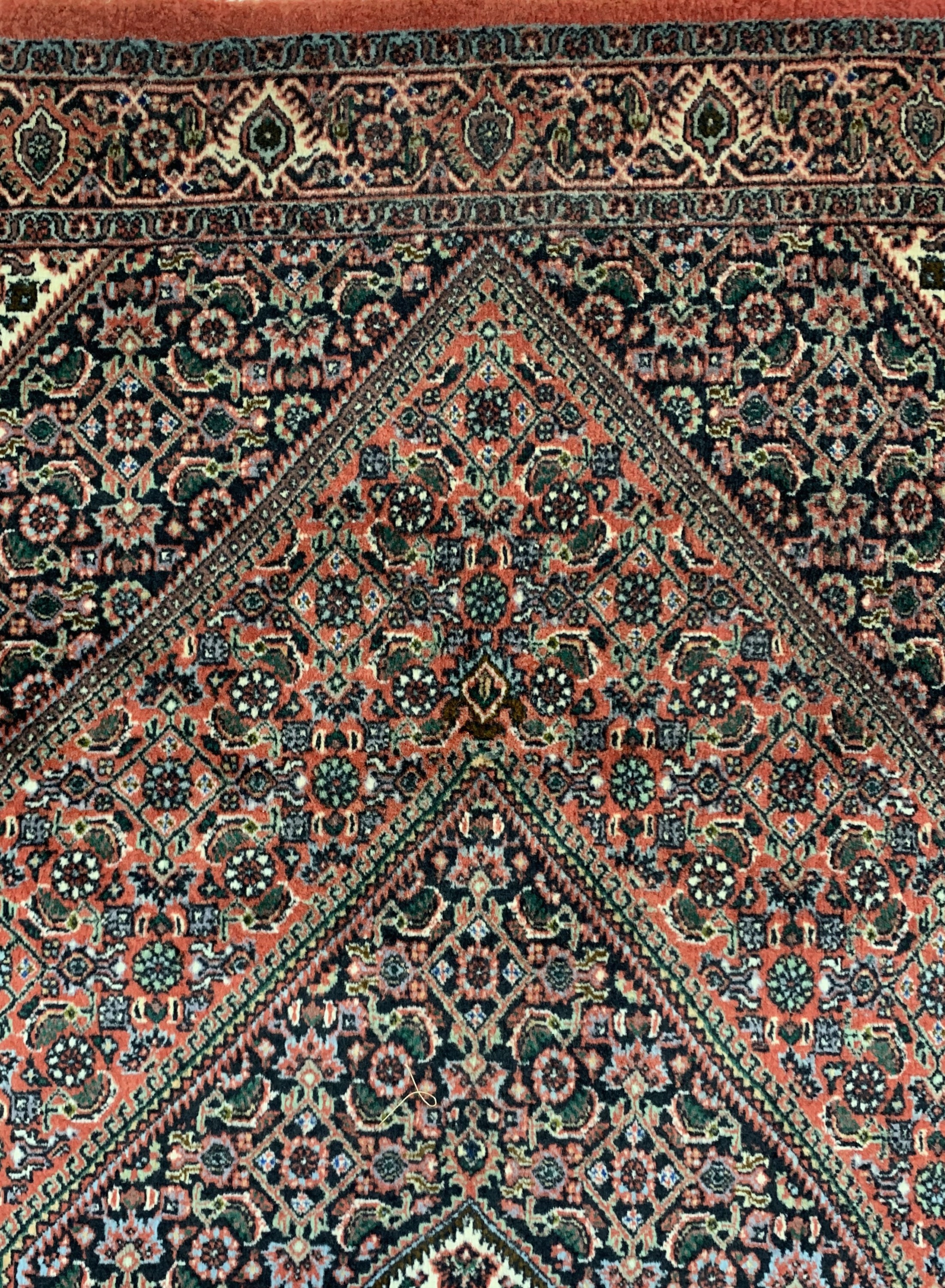 Detail b: Bidjar Kork fein, Persien, ca. 40 Jahre, Korkwolle auf Baumwolle, ca. 185 x 113 cm, gereinigt, EHZ: 1-2