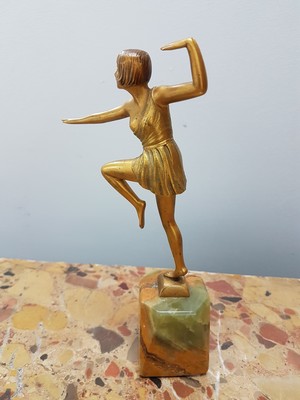 26731157b - Sculpture of a dancer, France, 1930s, Art Deco, bronze with gold-colored patina, onyx base, total height. approx. 19cm