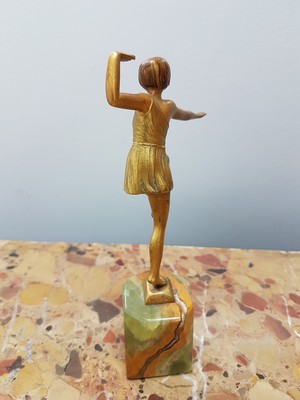 26731157c - Sculpture of a dancer, France, 1930s, Art Deco, bronze with gold-colored patina, onyx base, total height. approx. 19cm