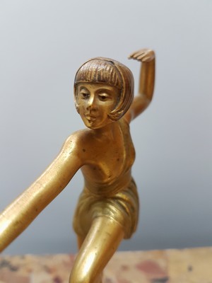 26731157e - Sculpture of a dancer, France, 1930s, Art Deco, bronze with gold-colored patina, onyx base, total height. approx. 19cm