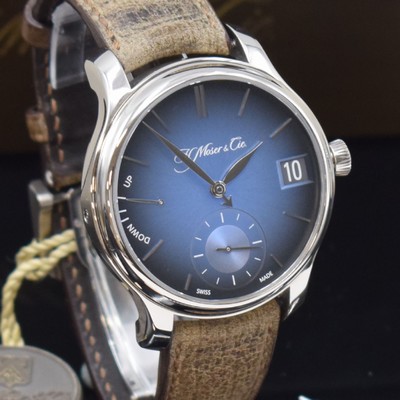26731160c - H. Moser & Cie. very fine & rare 18k white gold gents wristwatch Endevour Perpetual Calendar reference 1341-0207, manual winding, on both sides glazed case back screwed-down 4 -times, original leather strap with original 18k white gold deployant clasp, blue Fume-dial with raised indices, display of hours, minutes, constant second, date, month & power reserve indicator, on movement leap year indication, correction at the sides in case inserted, diameter approx. 41 mm, original box, setting pin & papers, condition 1-2
