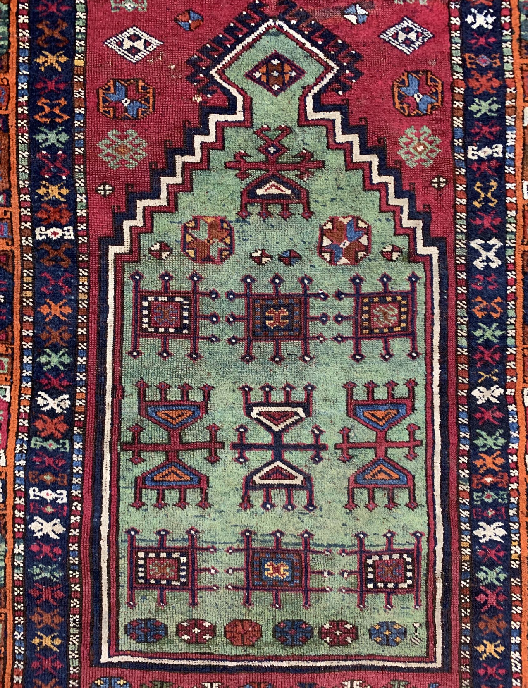 Detail b: Antiker Yürük, Türkei, 19.Jhd, Wolle auf Wolle, ca. 135 x 95 cm, EHZ: 3