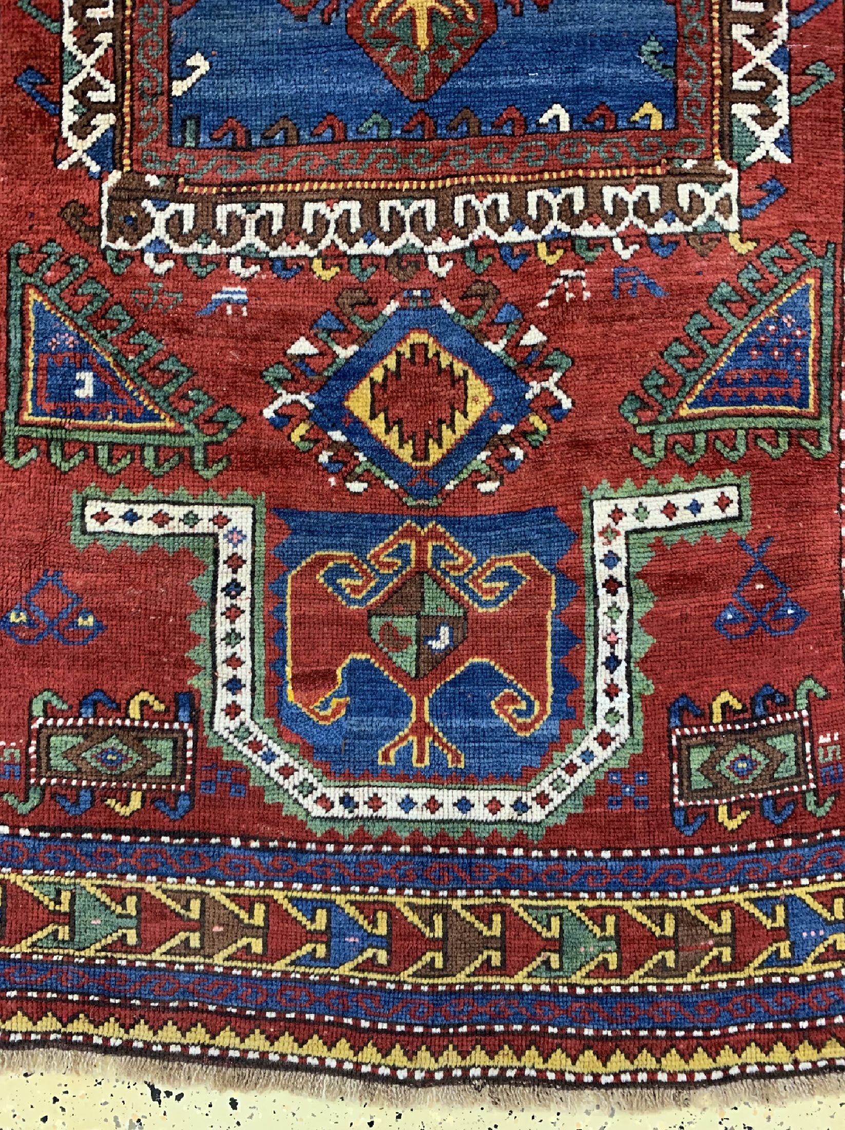 Detail b: Antiker Fachalo, Kaukasus, um 1900, Wolle auf Wolle, ca. 202 x 123 cm, EHZ: 2, restauriert