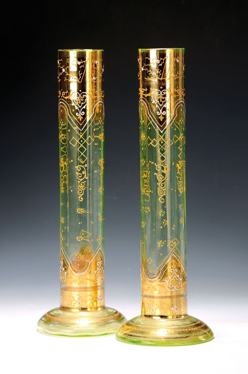 Paar Vasen, Frankreich, um 1900, Jugendstil, zylindrische Form mit breitem Stand, optisch geblasen, lüstriert, reicher Golddekor, H. ca. 32.5cm