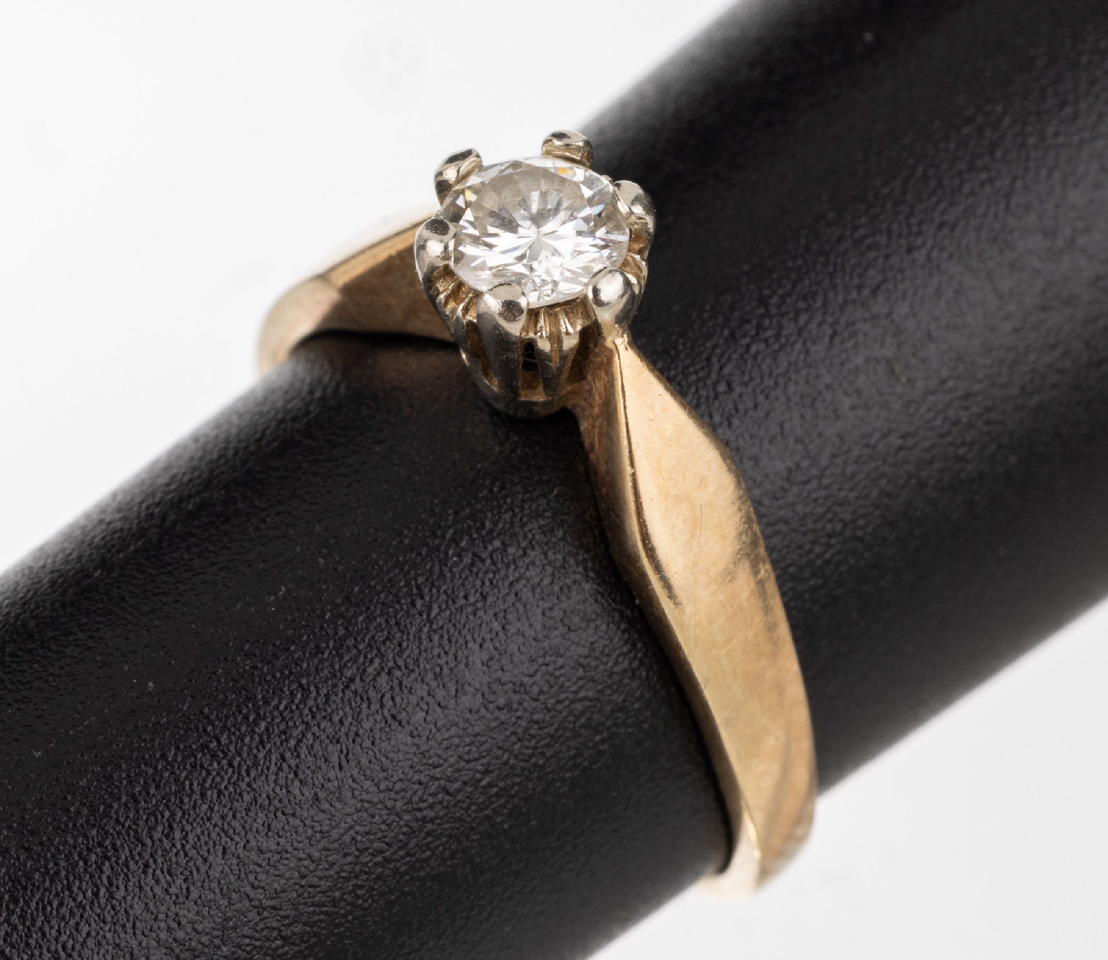 14 kt Gold Brillant-Ring, GG 585/000 gepr.,Brillant ca. 0.25 ct Weiß/si, RW 49, ca. 2.1 g