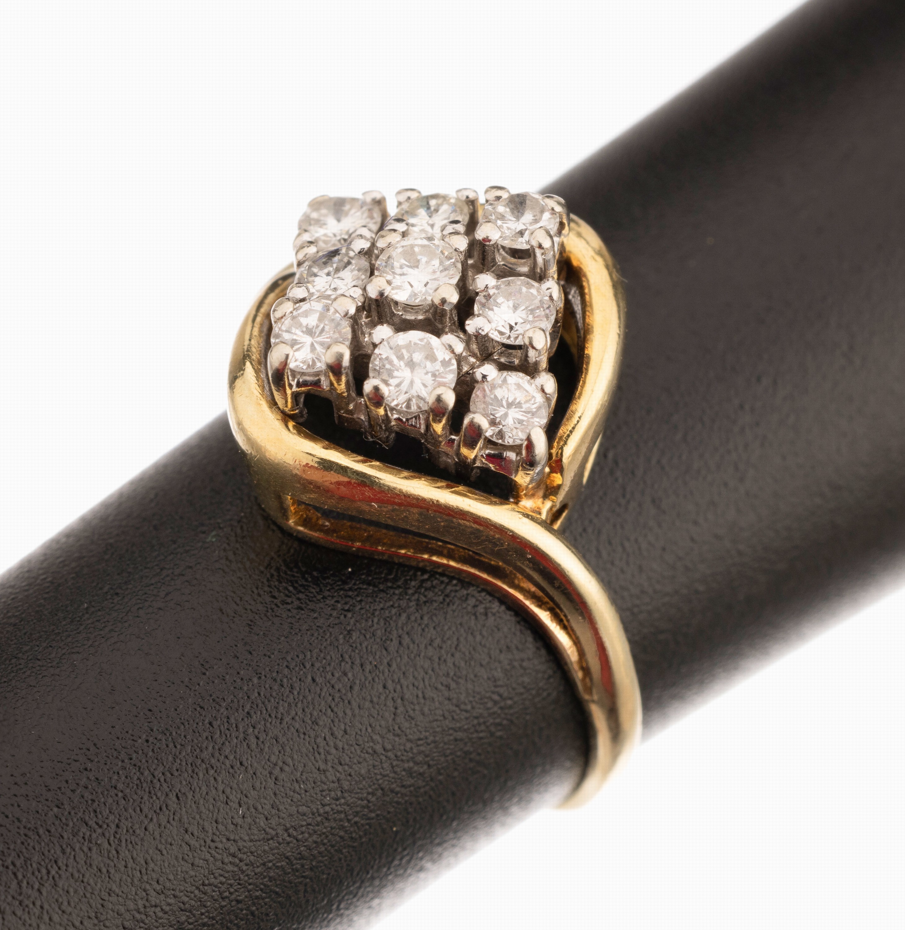 14 kt Gold Brillant-Ring, GG/WG 585/000, 9 in WG gefasste Brillanten zus. ca. 0.40 ct Weiß/si, RW 47, ca. 3.0 g