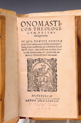 Image 26732018 - David Chyträus (1531-1600): Onomasticon Theologicum, Wittenberg, Clemens Schleich/Antonius Schön 1578, 859 p. embossed leather binding dated 1579, clasp, very good condition