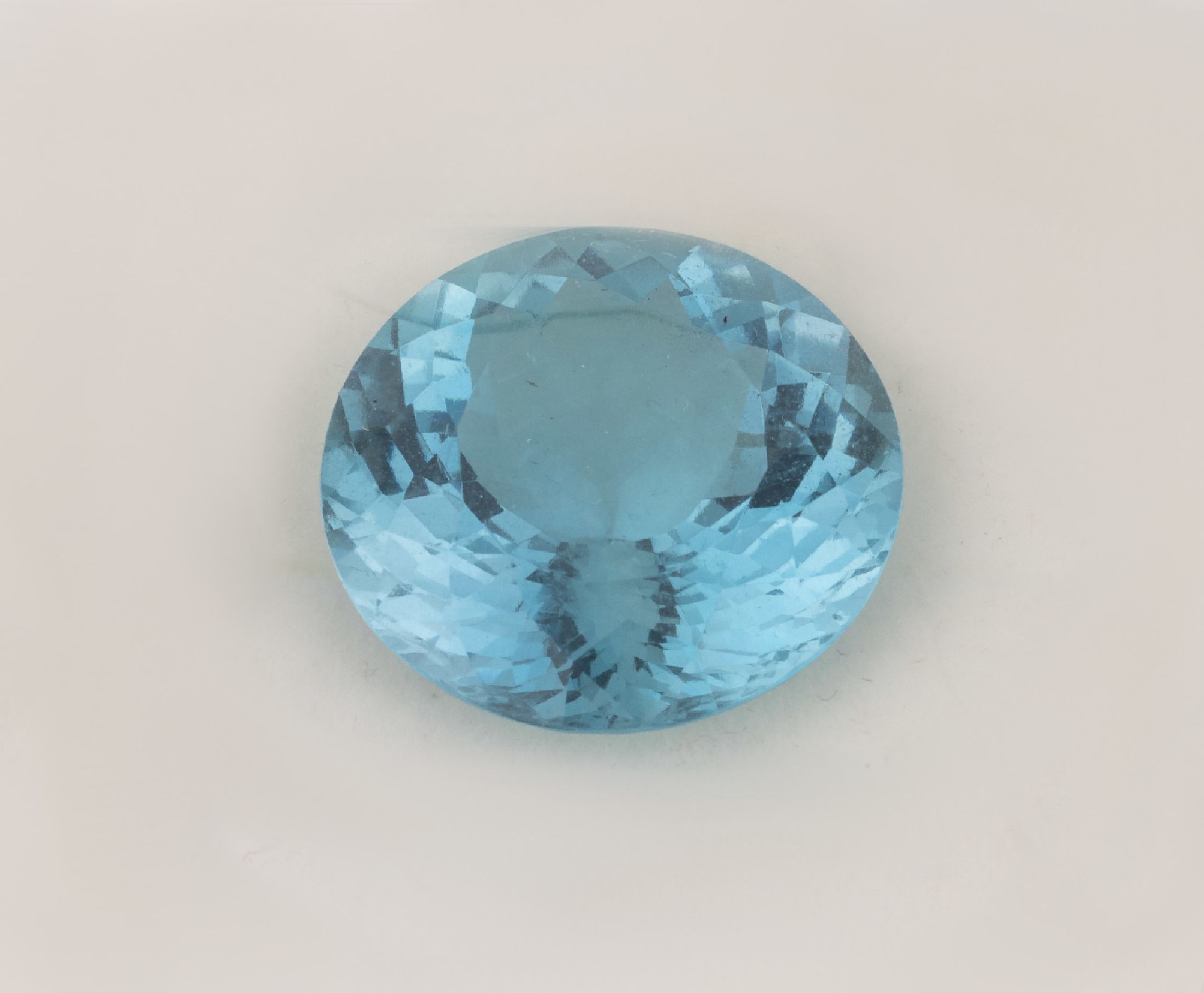 Loser rundfacett. Aquamarin im Sonnenschliff ca. 35.15 ct, ca. 23 x 13 mm, schöne Farbe,WBW-Gutachten 04/2005 EUR 10.500.-