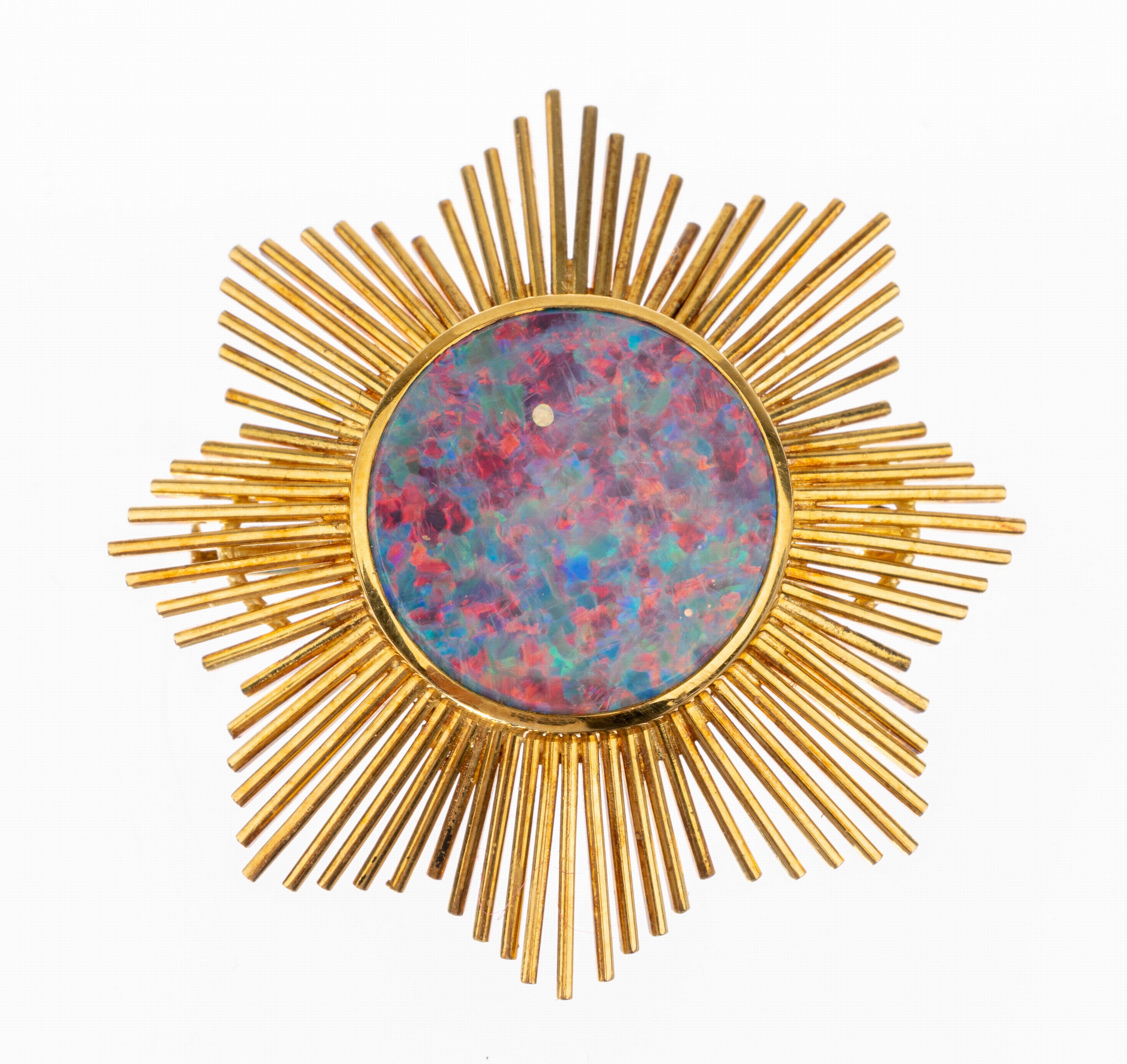 18 kt Gold Opal-Brosche, GG 750/000, mittigrunde Opal-Dublette, Rahmung strahlenförmig, ca. 3.5 x 3.5 cm, ca. 9.9 g