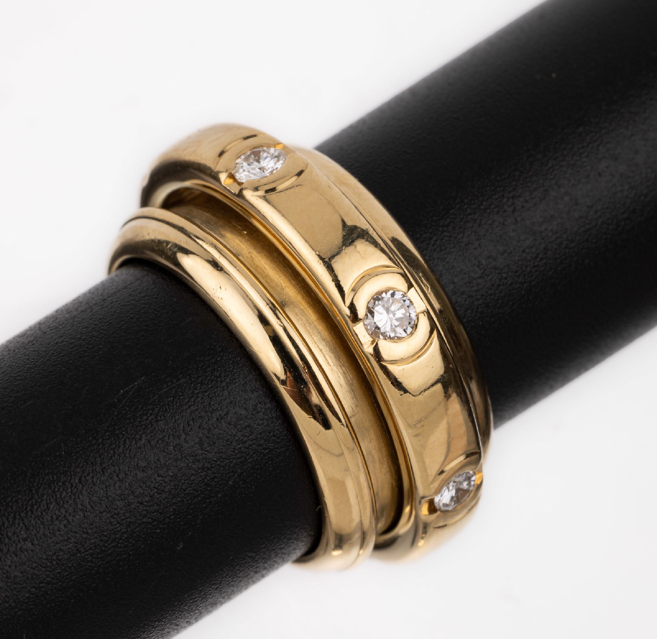 18 kt Gold Brillant Ring, GG 750/000, Mittelteil drehbar, rundum bes. mit 7 Brillanten zus. ca. 0.63 ct feines Weiß/vs-si,schwere, massive ...