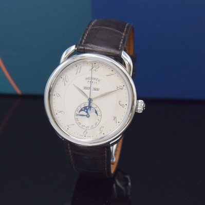 Image 26732669 - HERMES wristwatch series Arceau Grande Lune reference AR8.810, self winding, stainless steel case including original leather strap with original deployant clasp, on both sides glazed, case back 5-times screwed down, silvered dial with Arabic hours, display of hours, minutes, day, date, month & moon phase, diameter approx. 43 mm, Hermes storage back enclosed, unworn stock, condition 1-2