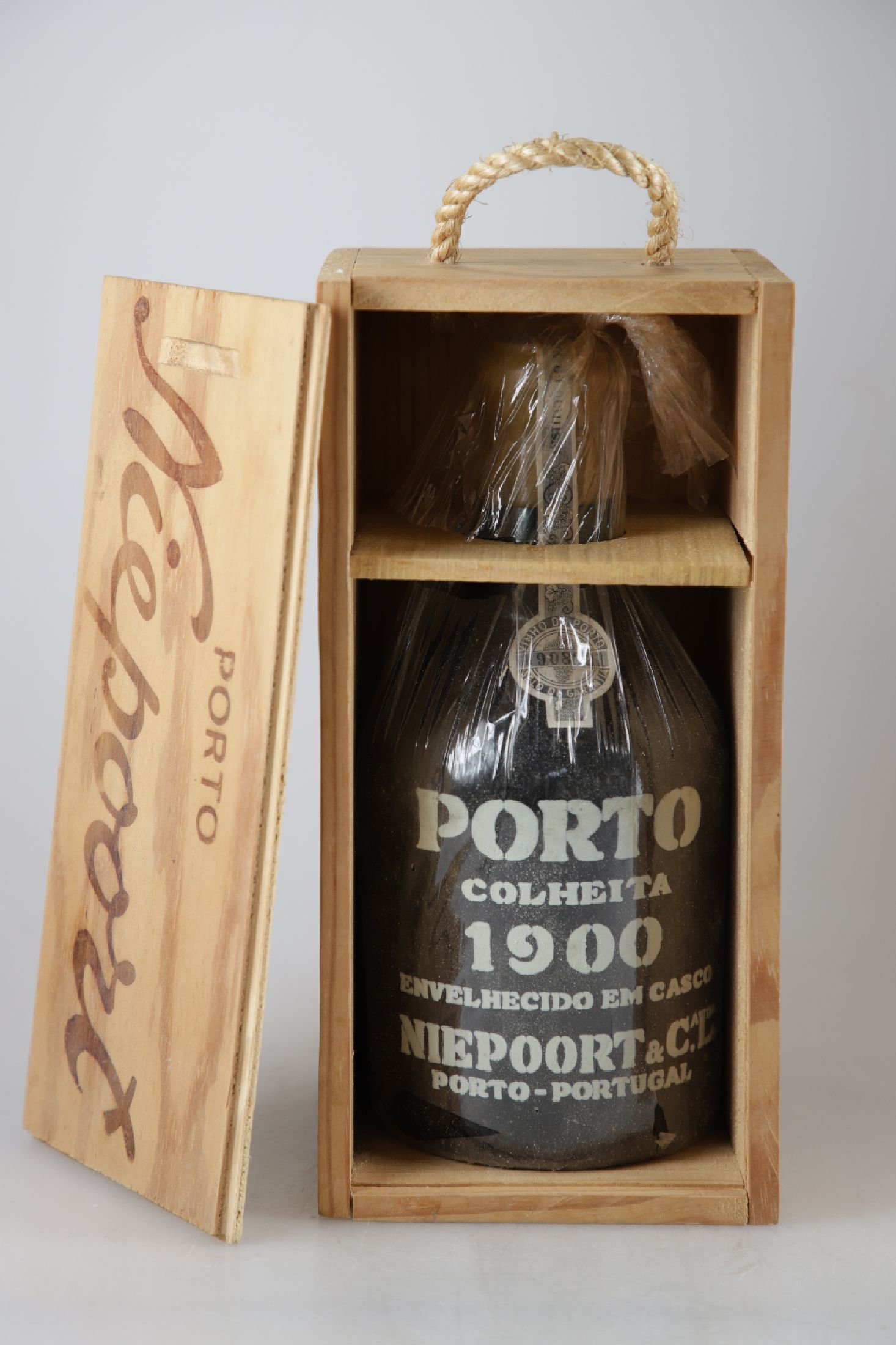 1 Flasche 1900 Niepoort Colheita, Portugal, Flasche in orig. Folie und orig. Holzkiste, Wachskapsel unversehrt