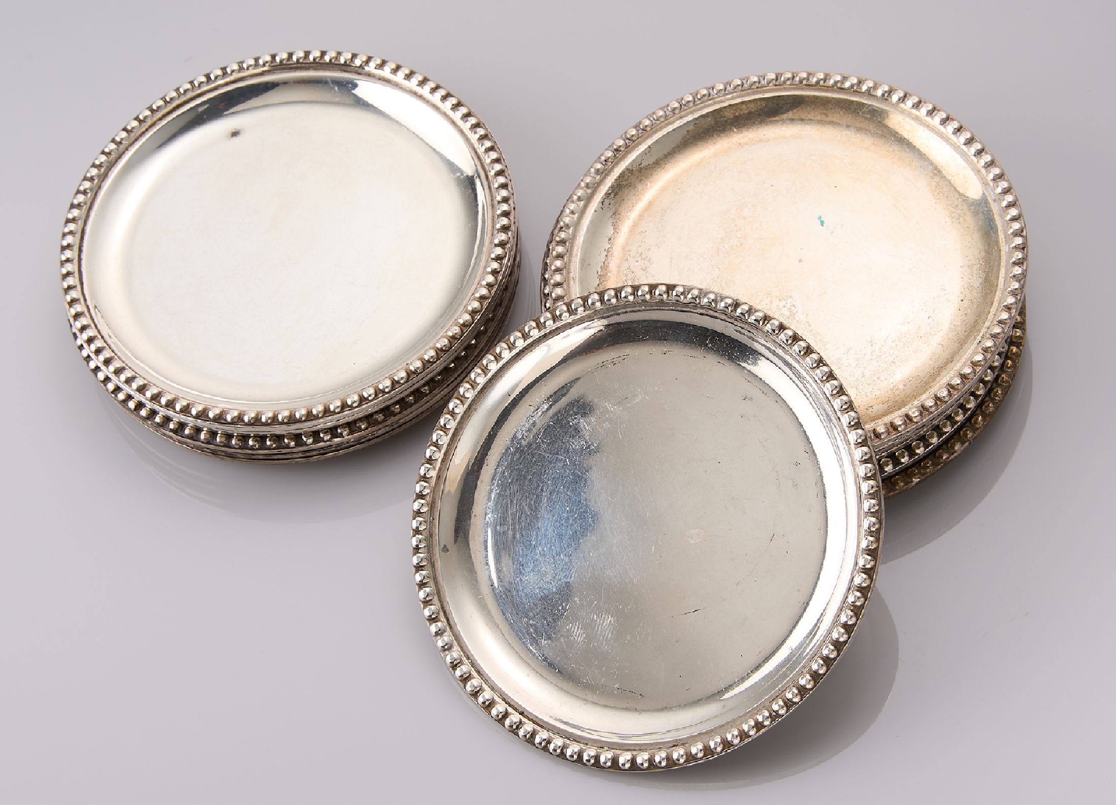 12 Untersetzer, 925er Silber, Mexiko 1960erJahre, schlicht, Perlleistenrand, D. ca. 9 cm,ca. 699 g