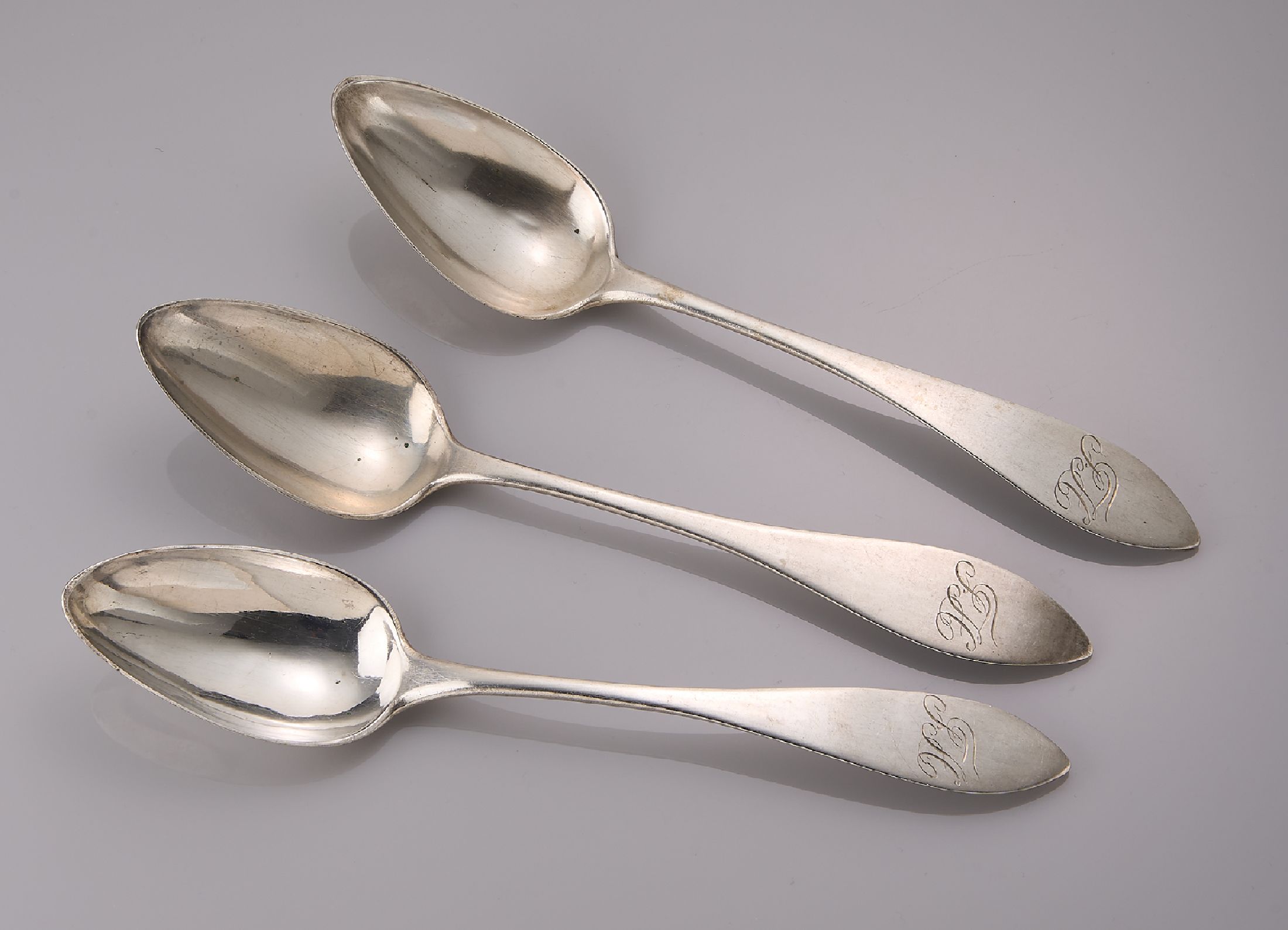 Konvolut 9 Löffel, deutsch um 1830-50, 13 -Lot Silber, schlichte Gestaltung, Monogramm LH, versch. Hersteller, L. ca. 23 cm, ca. 470 g, altersbed. ...