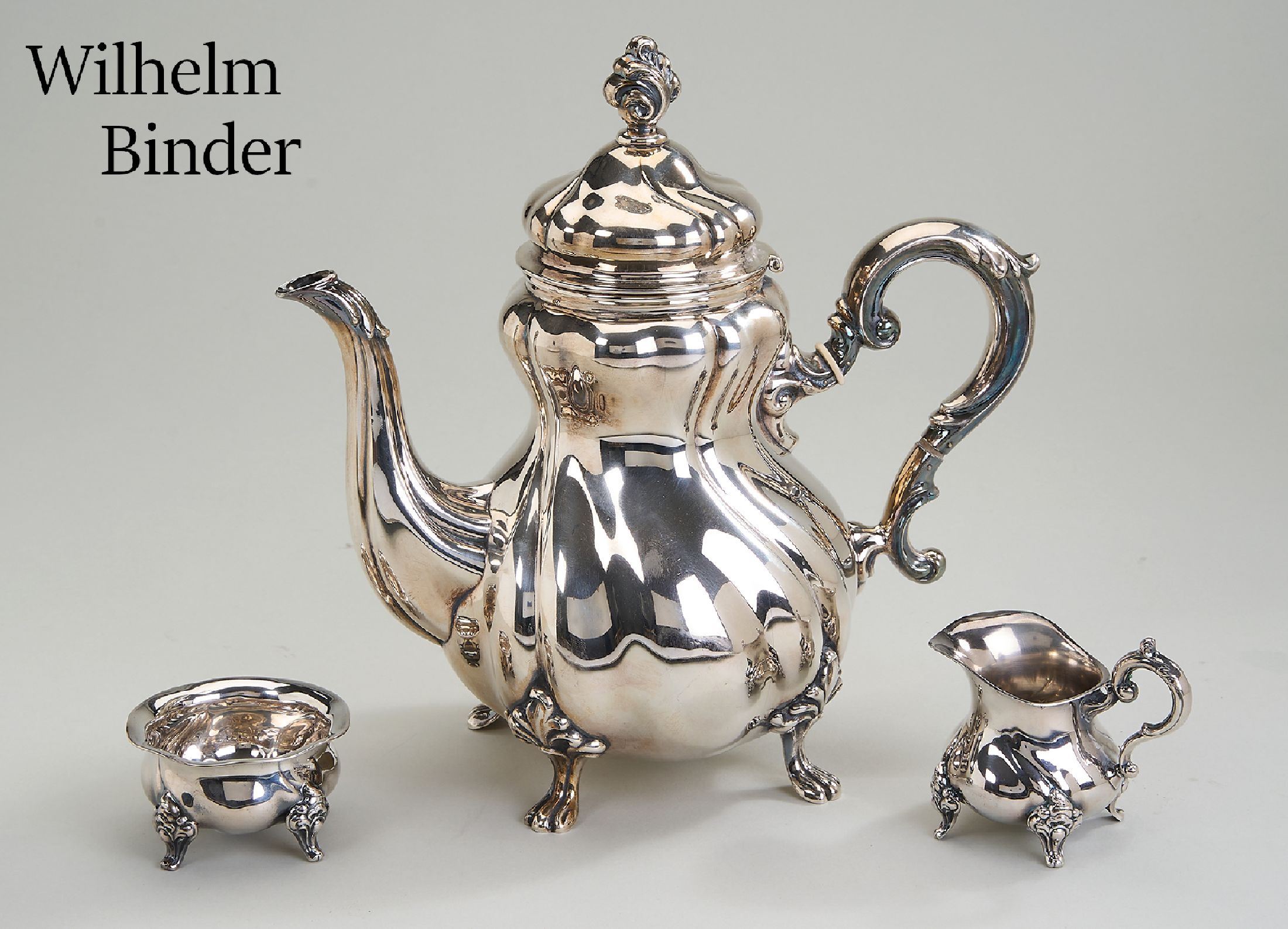 Kaffeekanne, 925er Silber, deutsch, 1950er Jahre, Barockstil mit geschwungener Godronierung, plastischer Knauf, Henkel und Ausguss mit ...