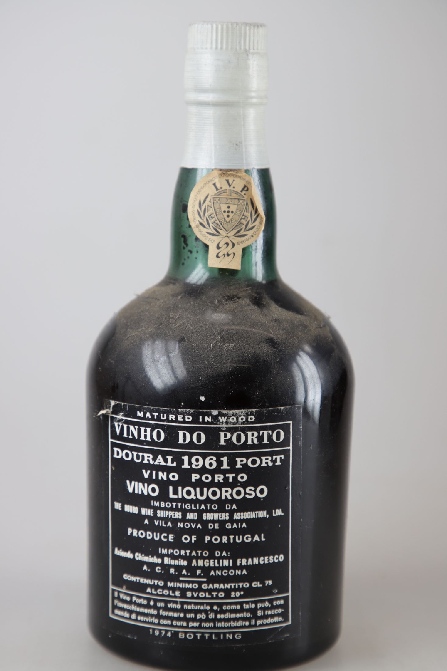 Detail a: 1 Flasche 1961 Doural Vinho do Porto, Portugal, abgefüllt 1974, Füllniveau ca. 4,5 cm
