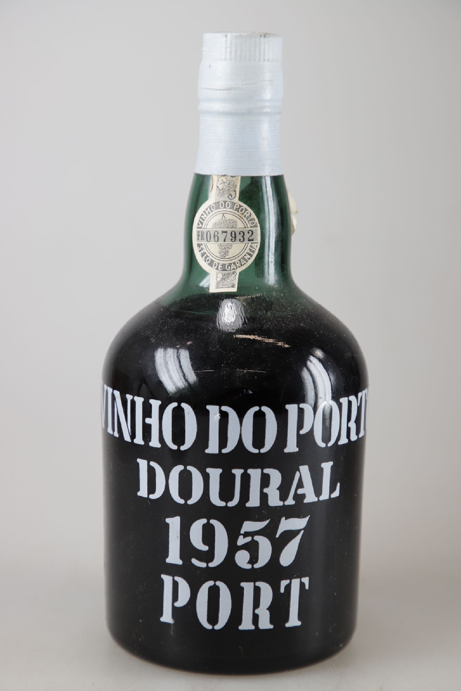 1 Flasche 1957 Doural Vinho do Porto, Portugal, abgefüllt 1973, Füllniveau ca. 4,7 cm