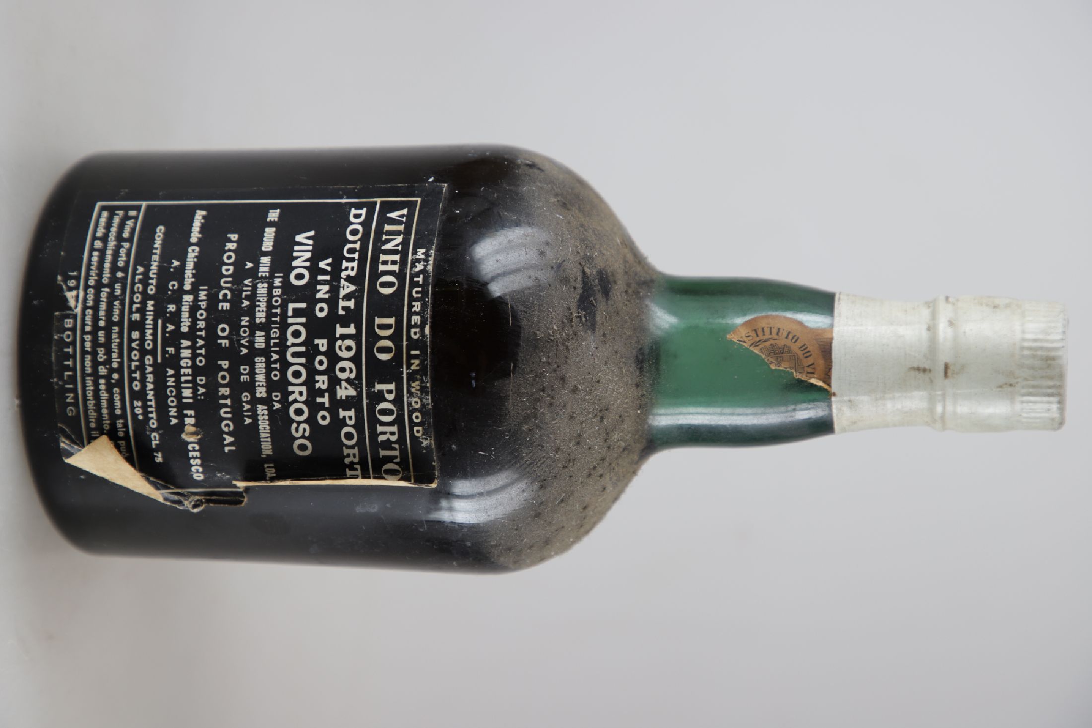 Detail a: 1 Flasche 1964 Doural Vinho do Porto, Portugal, 1970er abgefüllt, Füllniveau 4cm, Etikett l. lädiert