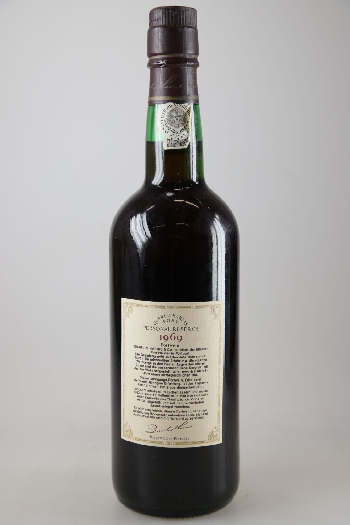 Detail a: 1 Flasche 1969 Quarles Harris Port, Personal Reserve, Portugal, abgefüllt 1983, ca. 70cl, 20% Vol.