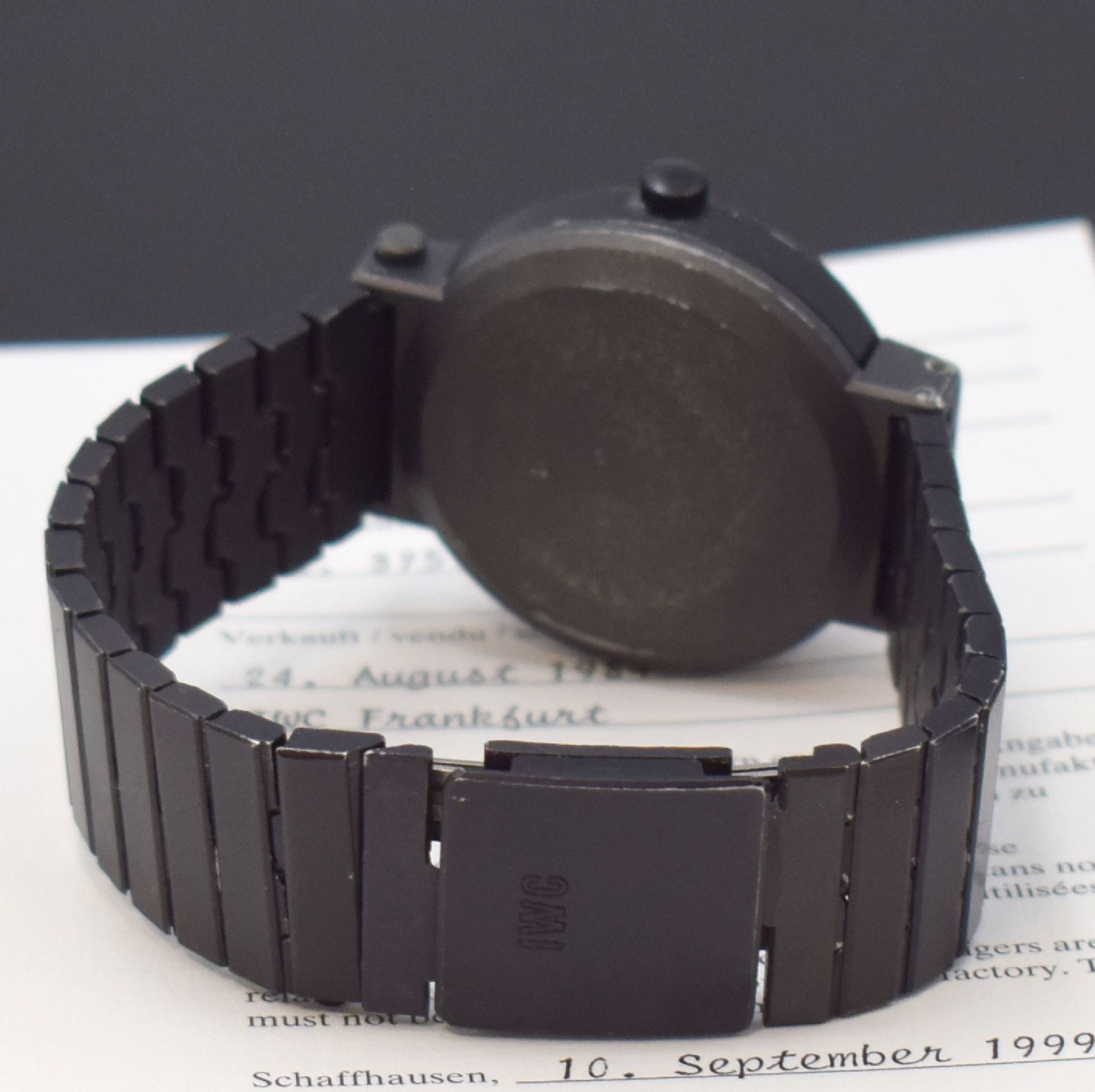 Detail b: IWC / PORSCHE DESIGN Herrenarmbanduhr mit Kompass im Bodenbereich Referenz 3510, aufklappbares geschwärztes Aluminiumgehäuse inkl. orig. ...