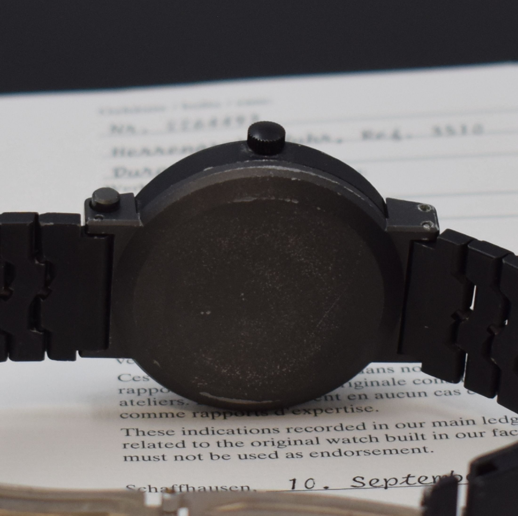 Detail d: IWC / PORSCHE DESIGN Herrenarmbanduhr mit Kompass im Bodenbereich Referenz 3510, aufklappbares geschwärztes Aluminiumgehäuse inkl. orig. ...