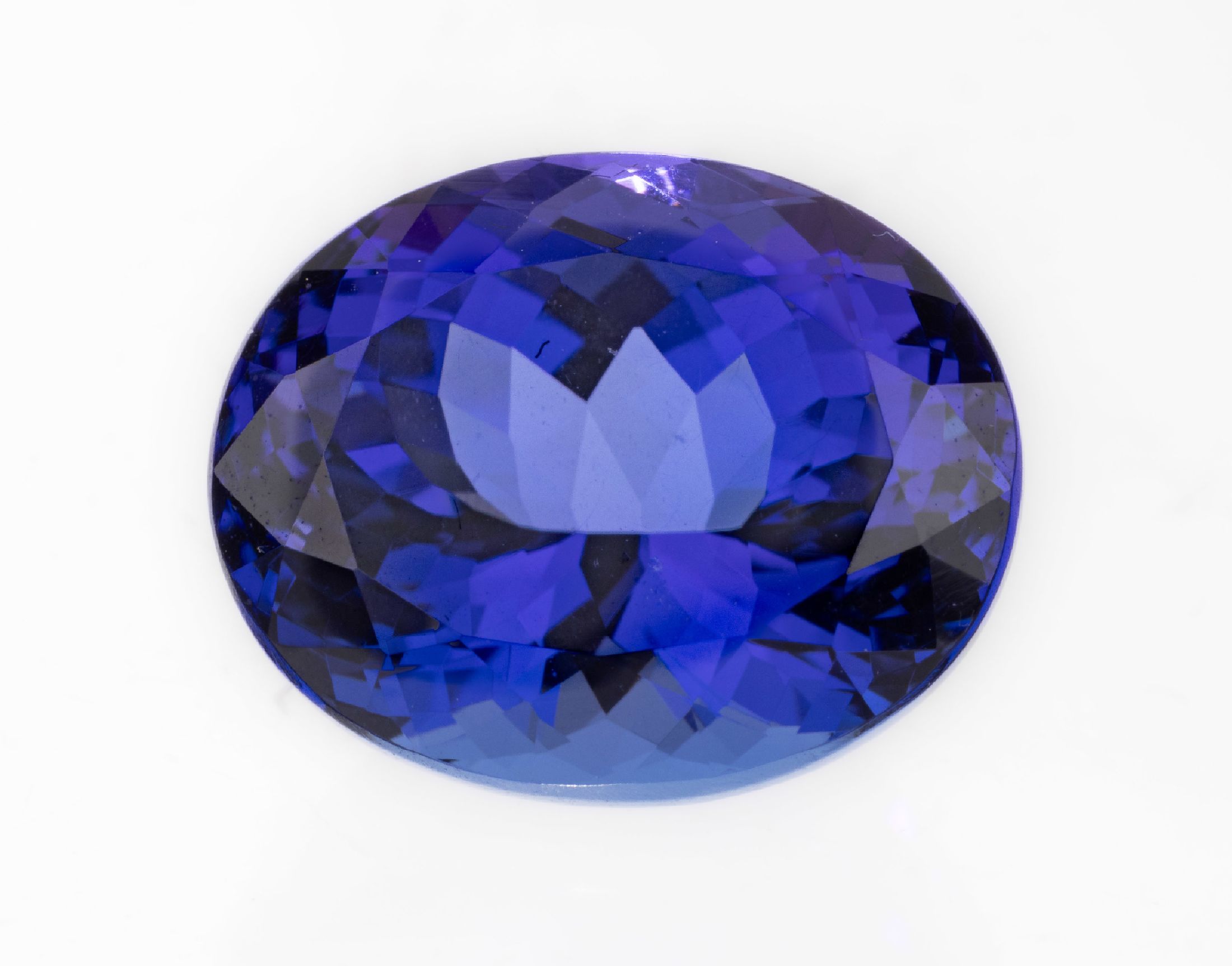 Detail a: Loser ovalfacett. Tansanit, 15.748 ct, DeGEB anbei, 15.87 x 12.86 x 10.41 mm