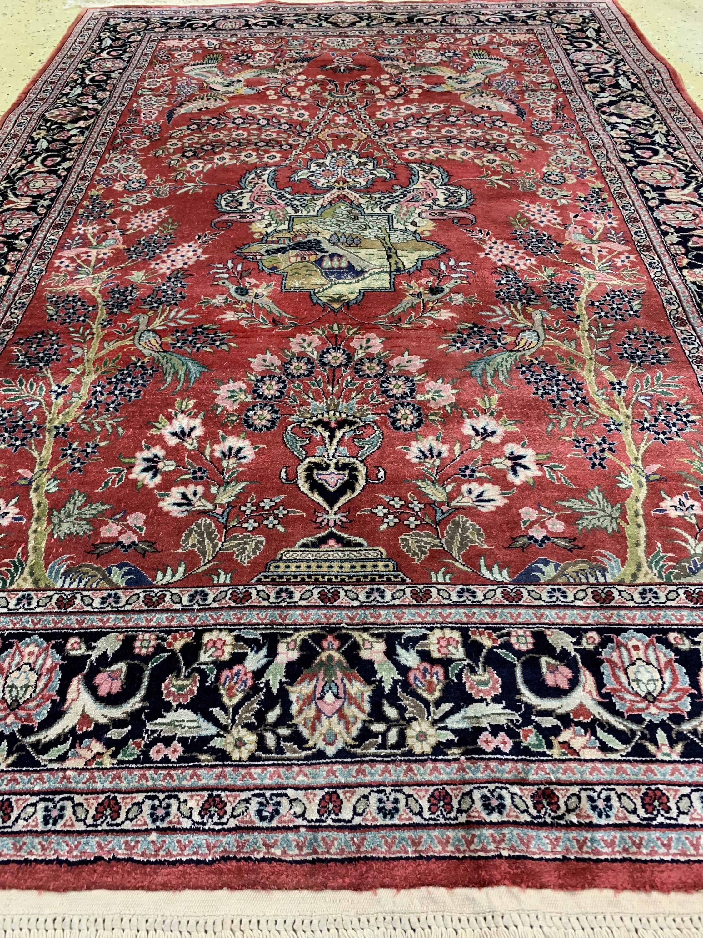 Detail c: Keschan Seide, China, ca. 40 Jahre, Seide auf Baumwolle, ca. 183 x 125 cm, EHZ: 2