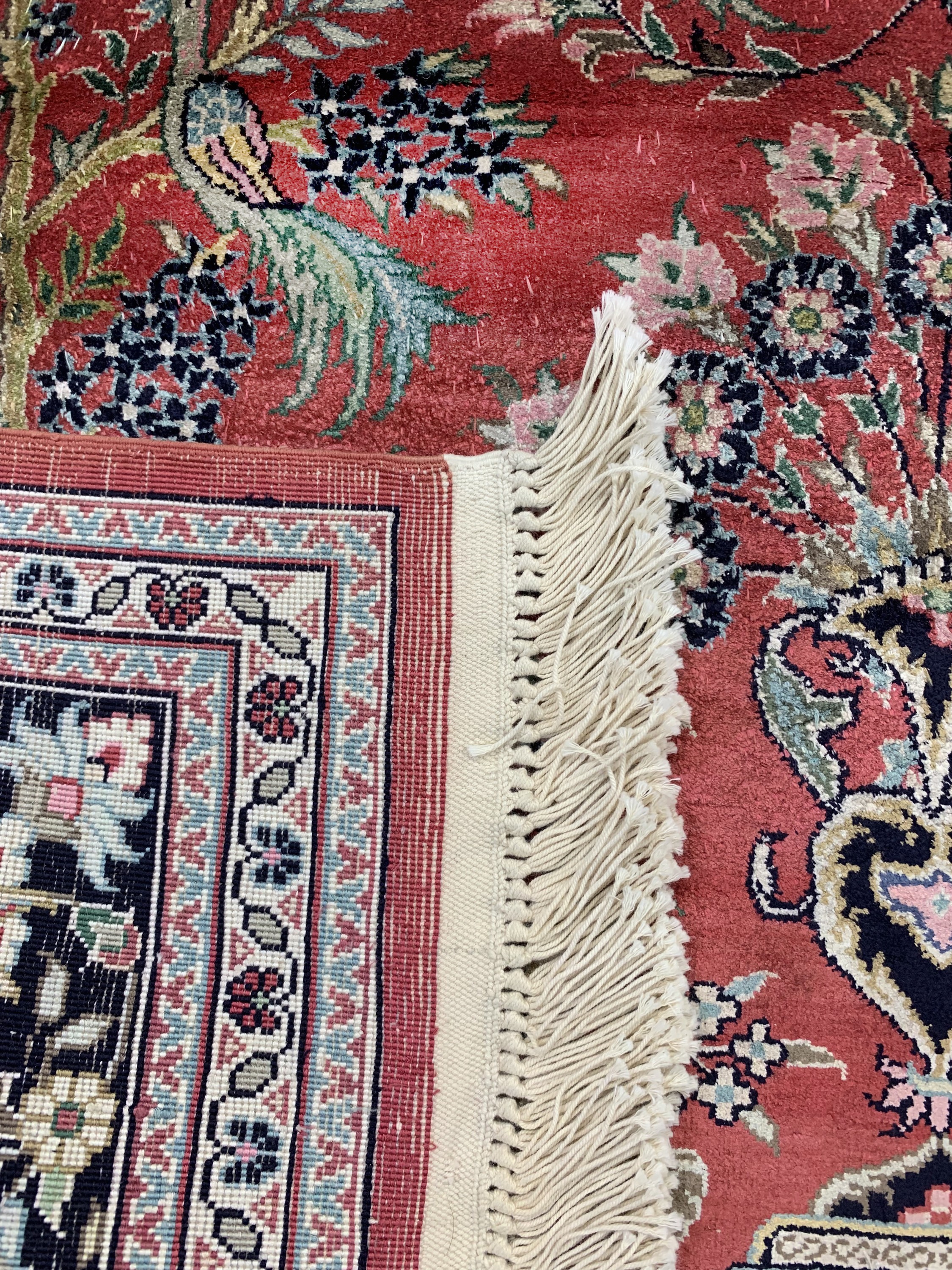 Detail d: Keschan Seide, China, ca. 40 Jahre, Seide auf Baumwolle, ca. 183 x 125 cm, EHZ: 2