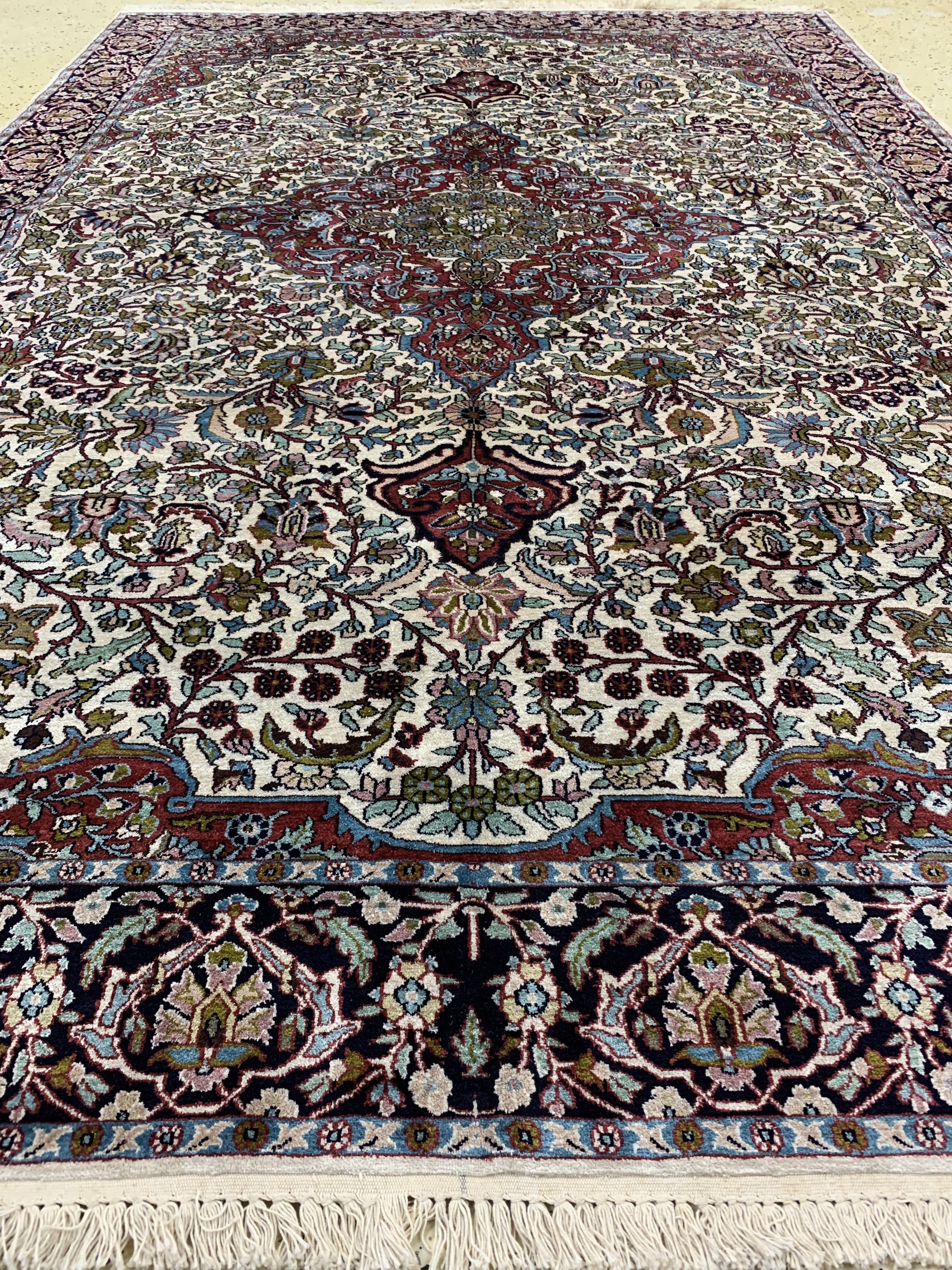 Detail d: Kaschmir, Indien, ca. 40 Jahre, merzerisierte Baumwolle, ca. 270 x 180 cm, EHZ: 2