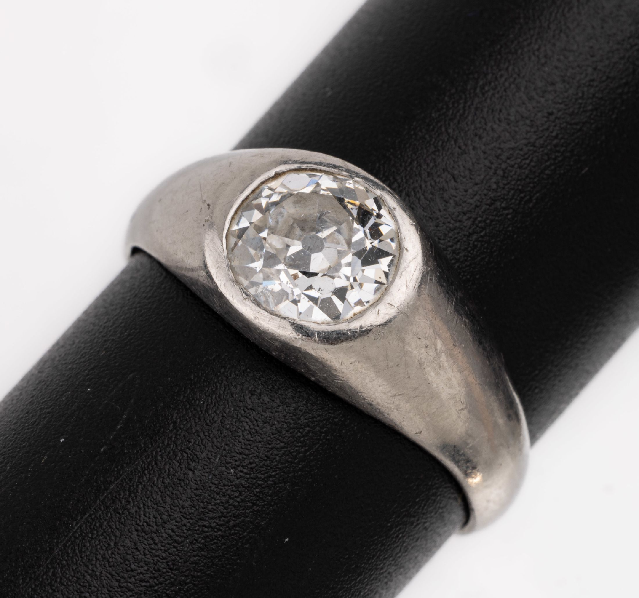 Platin Diamant-Ring, Pt gepr., ovaler Altschliffdiamant ca. 1.60 ct l.get.Weiß/p, RW60, ca. 8.9 g