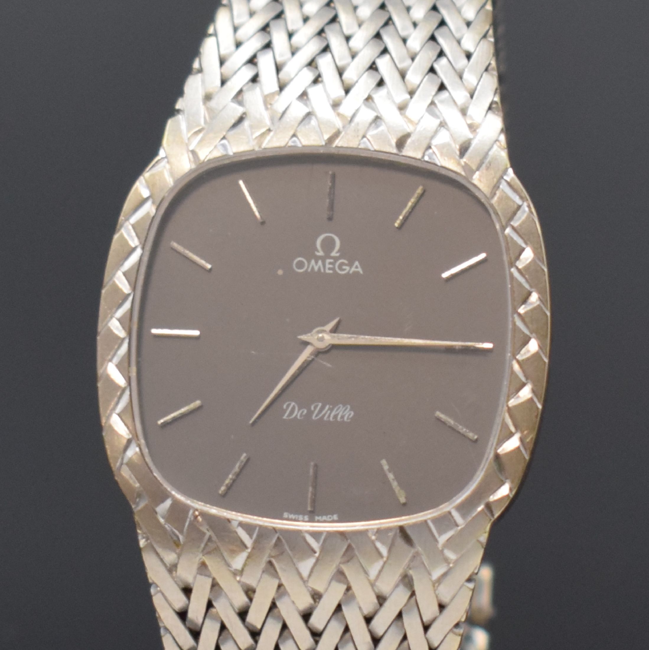 Detail a: OMEGA De Ville Armbanduhr in 18k rhodiniertem Gold, Schweiz um 1980, quarz, Boden aufgedr., graues Zifferbl. m. silb. Std.-Ind., silb. Zeiger, M. ca. ...