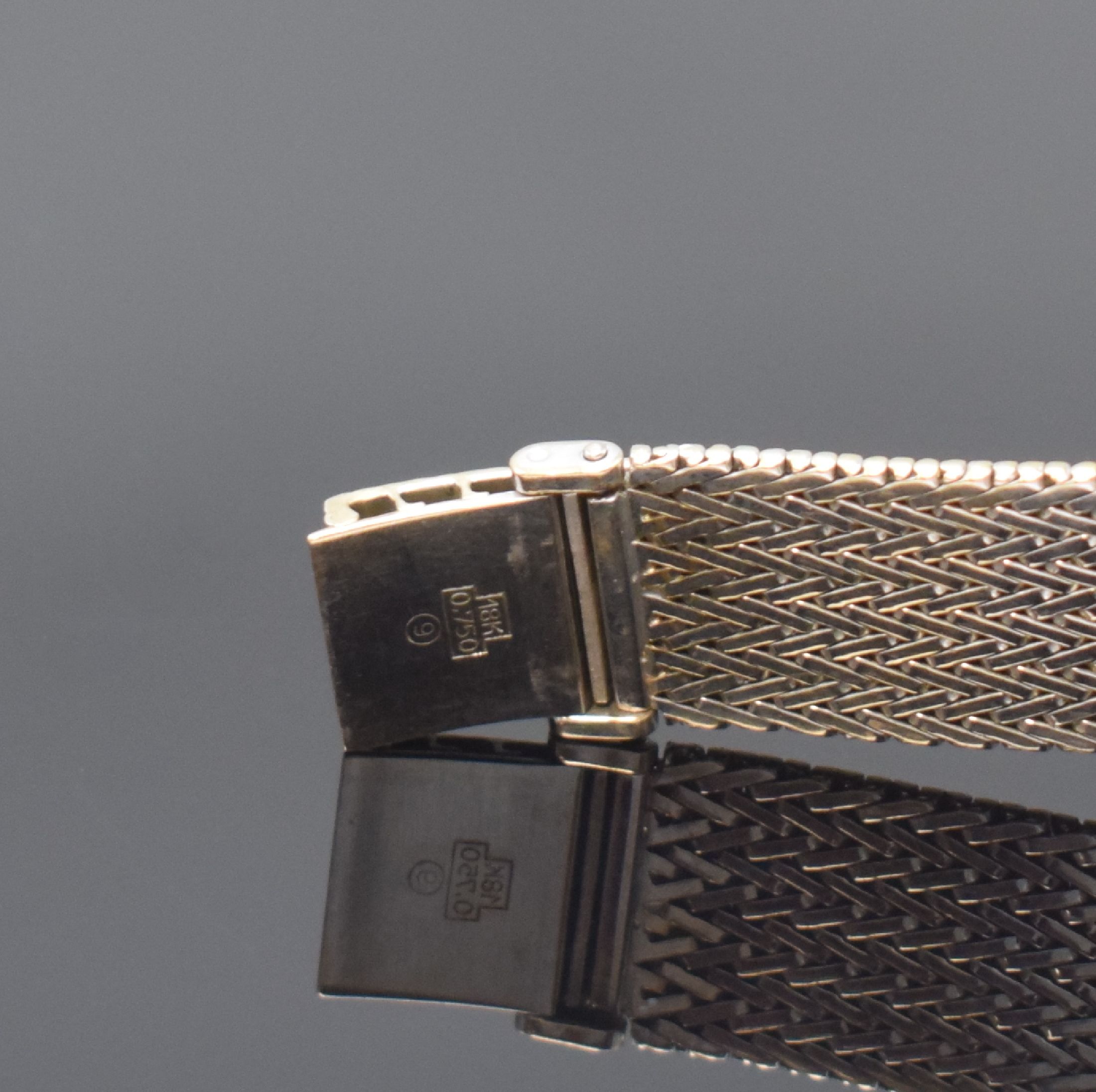 Detail d: OMEGA De Ville Armbanduhr in 18k rhodiniertem Gold, Schweiz um 1980, quarz, Boden aufgedr., graues Zifferbl. m. silb. Std.-Ind., silb. Zeiger, M. ca. ...